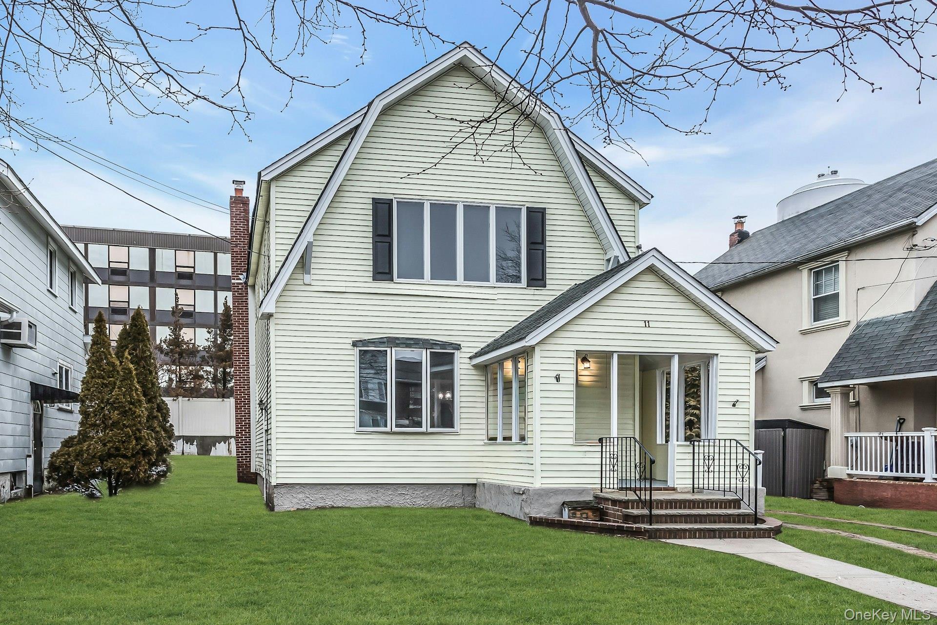 11 Merton Avenue — photo 3