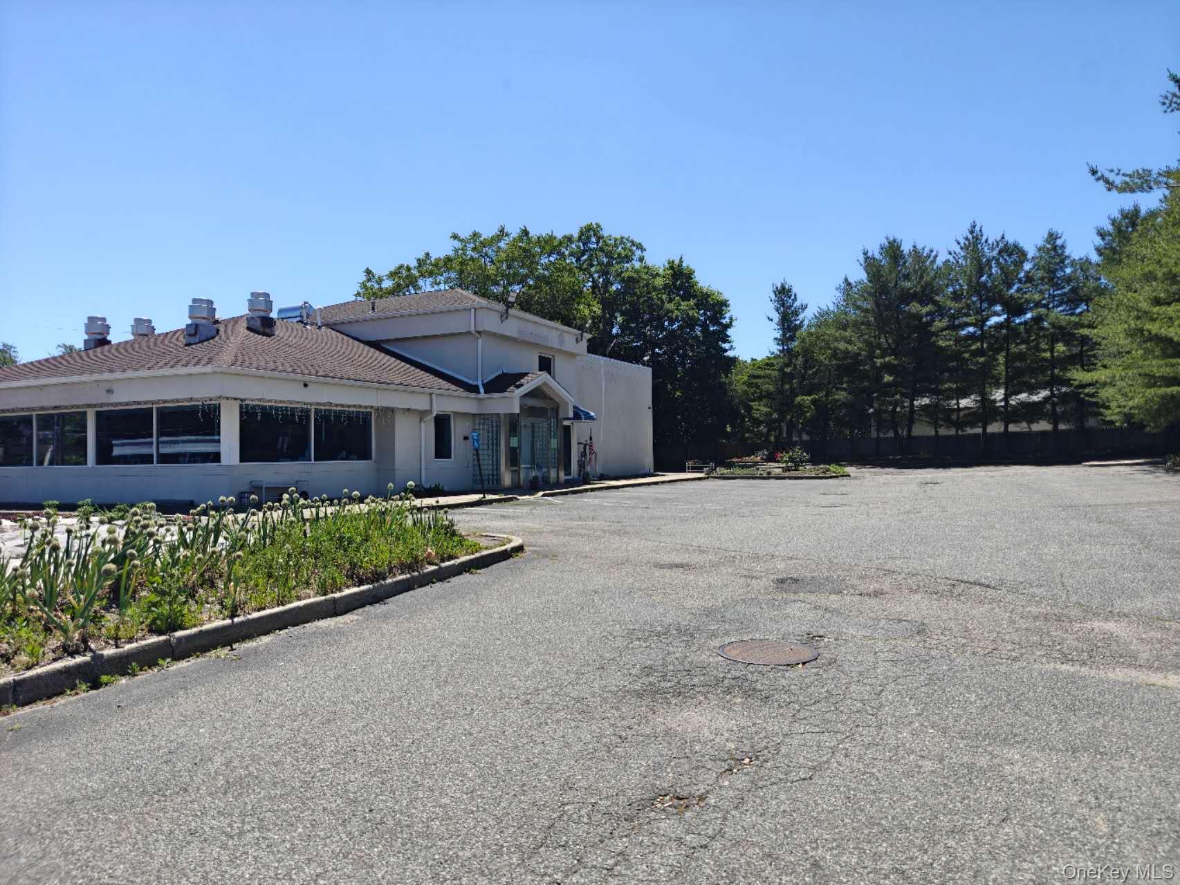 2074 Jericho Turnpike