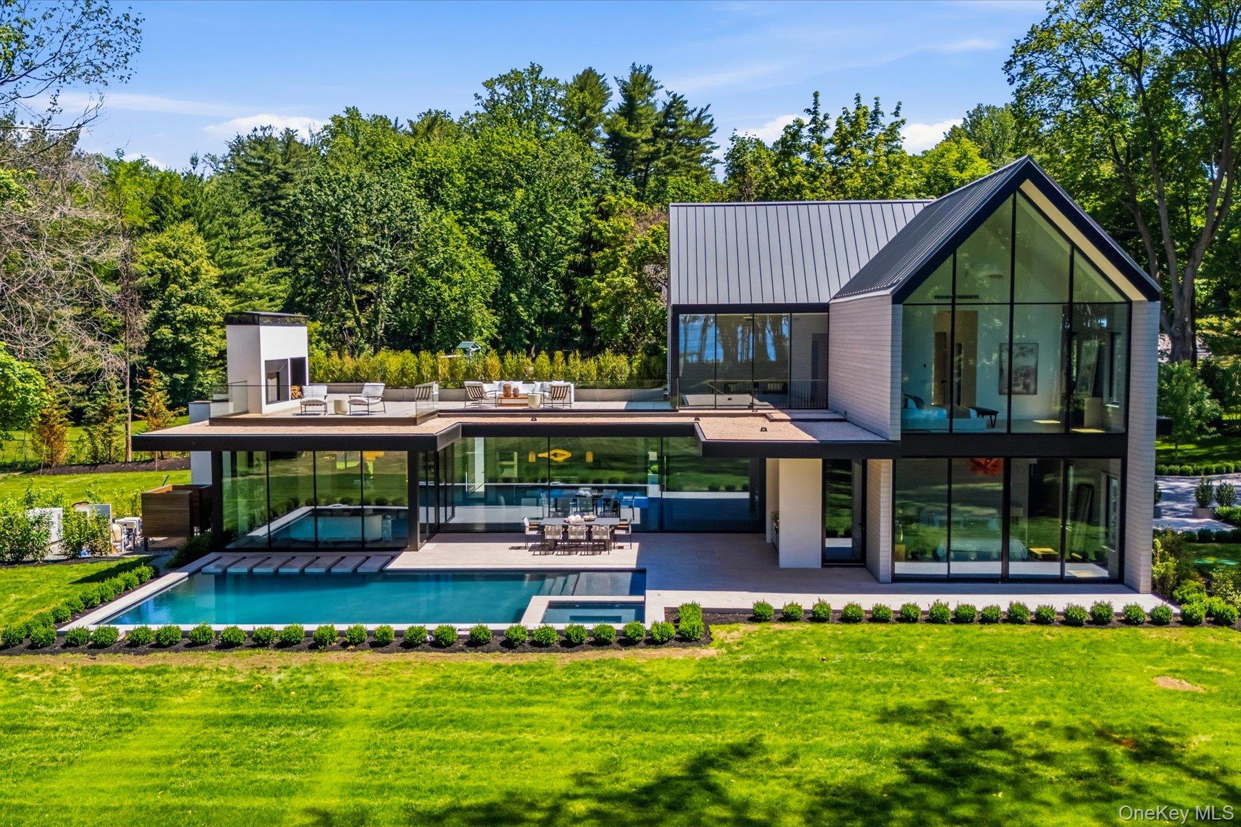 28 Watch Way, Lloyd Harbor