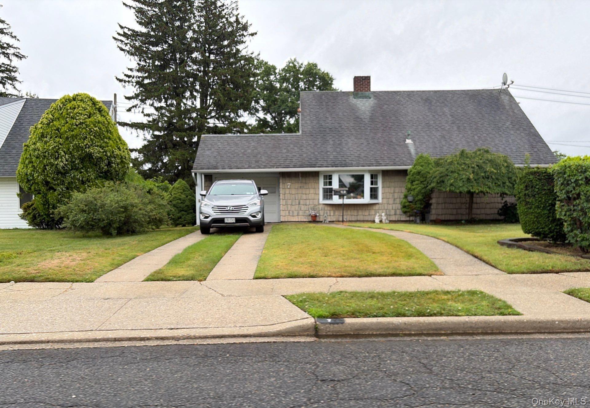 7 Mockingbird Lane, Levittown