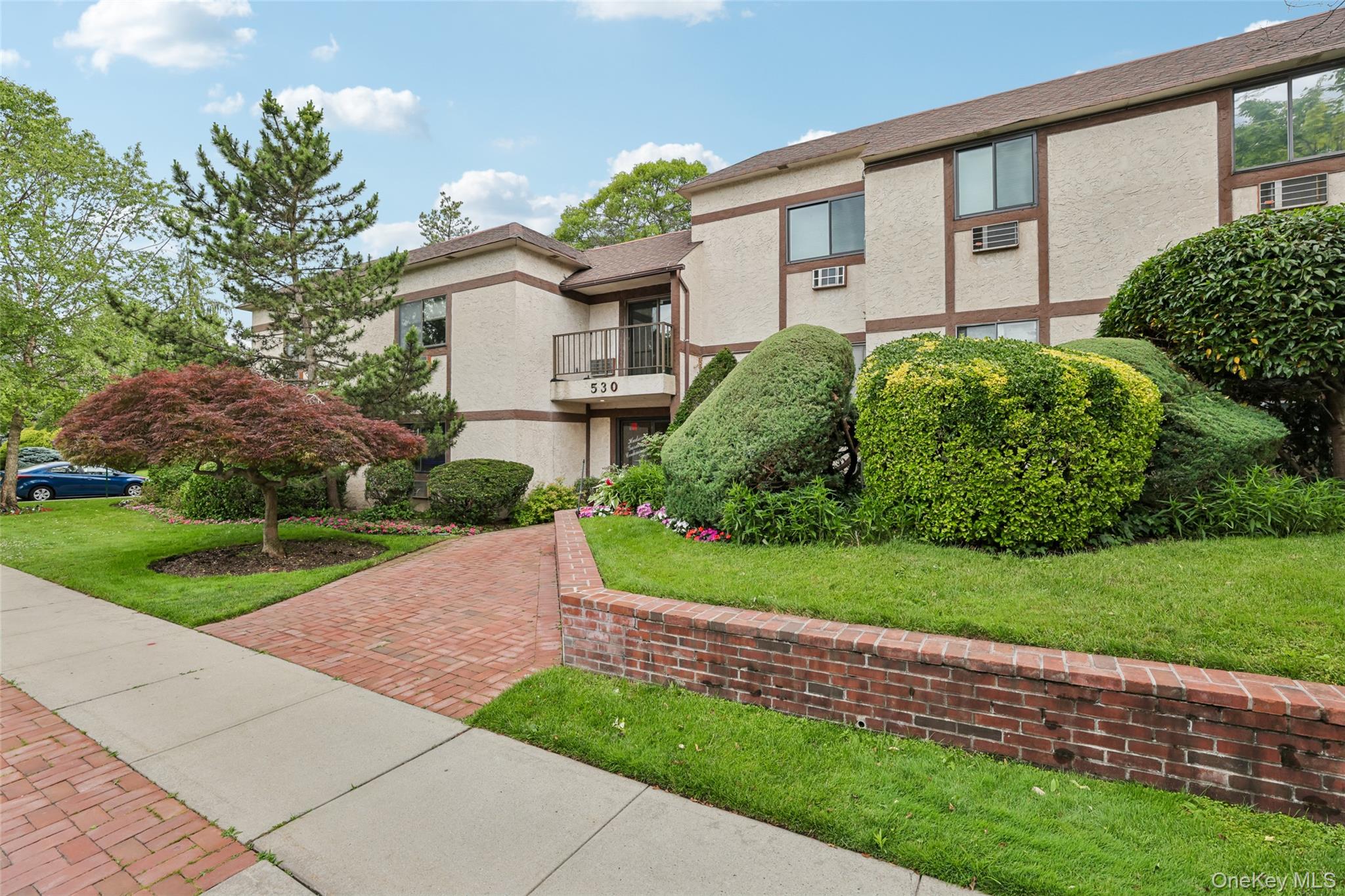 530 Hudson Avenue — photo 2