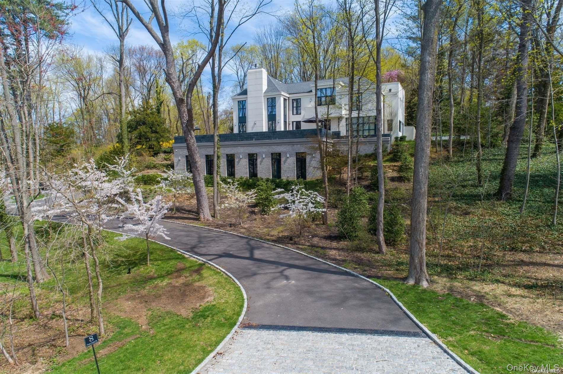8 Frost Creek Drive, Locust Valley