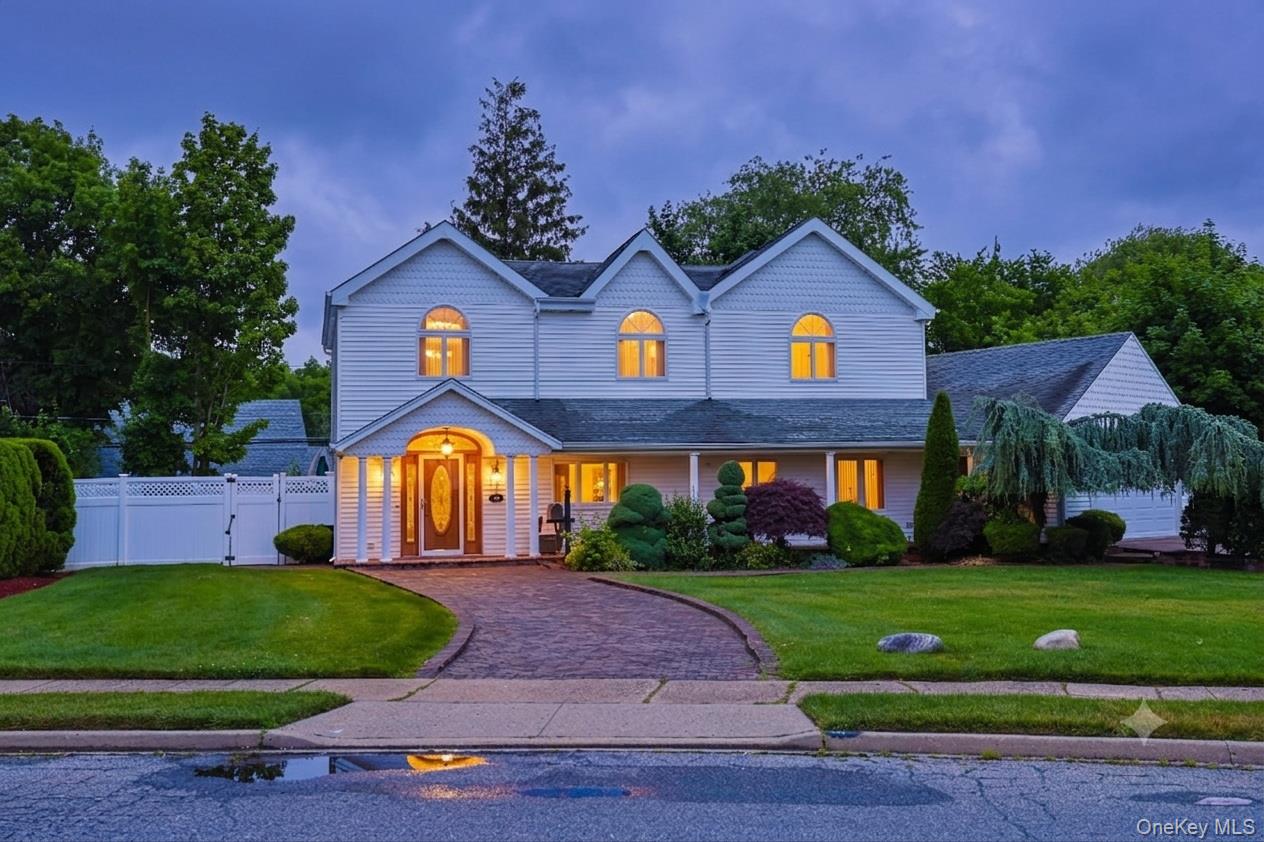 79 Constellation Road, Levittown