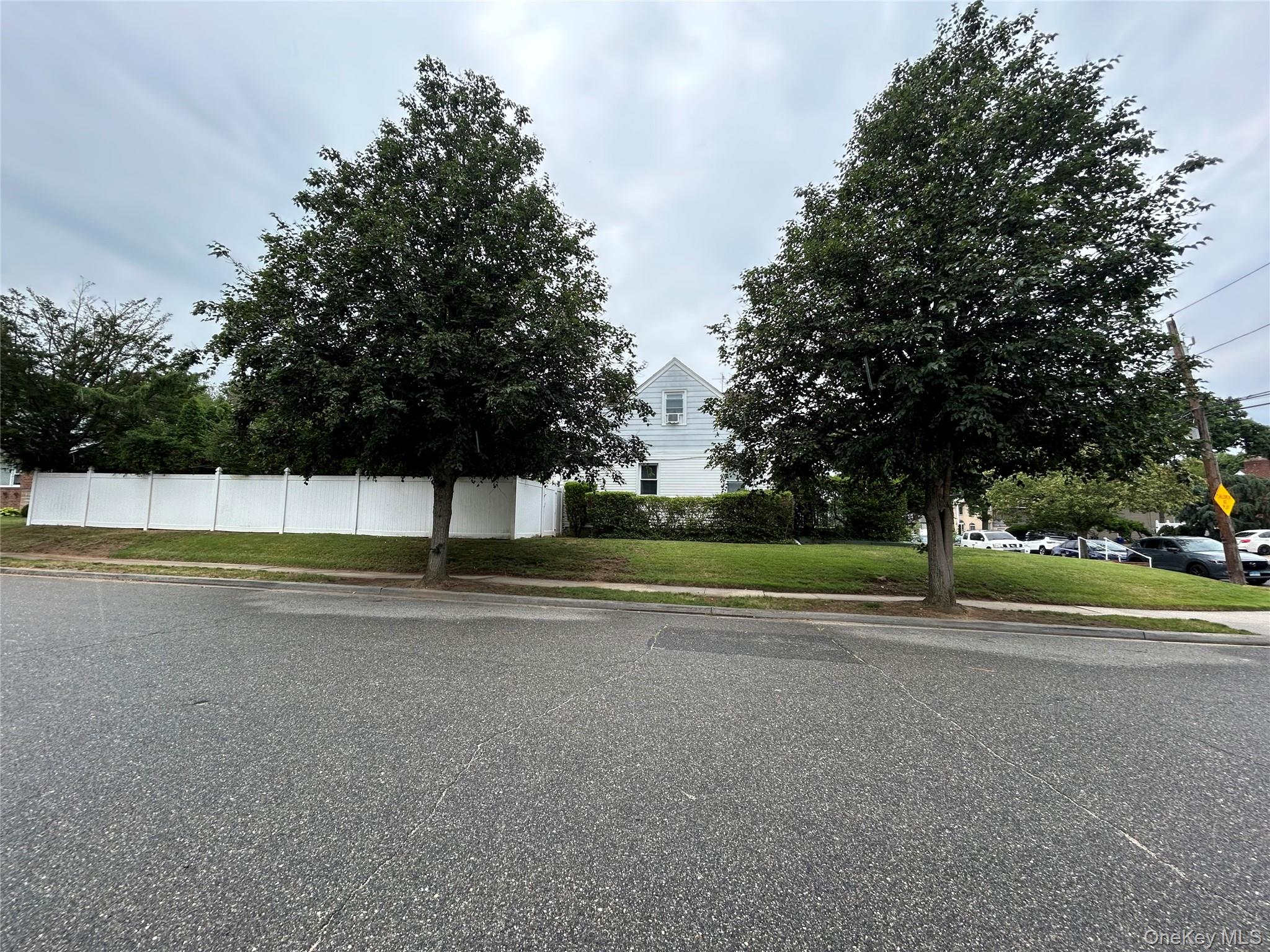 92 Melvin Avenue — photo 3