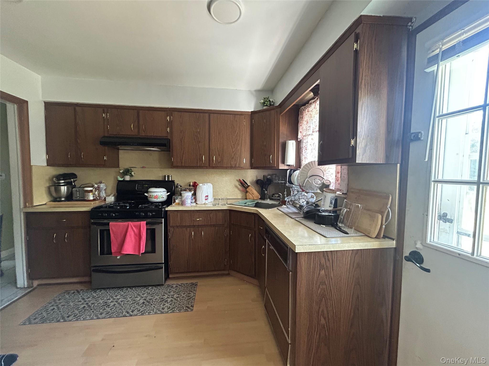 92 Melvin Avenue — photo 10