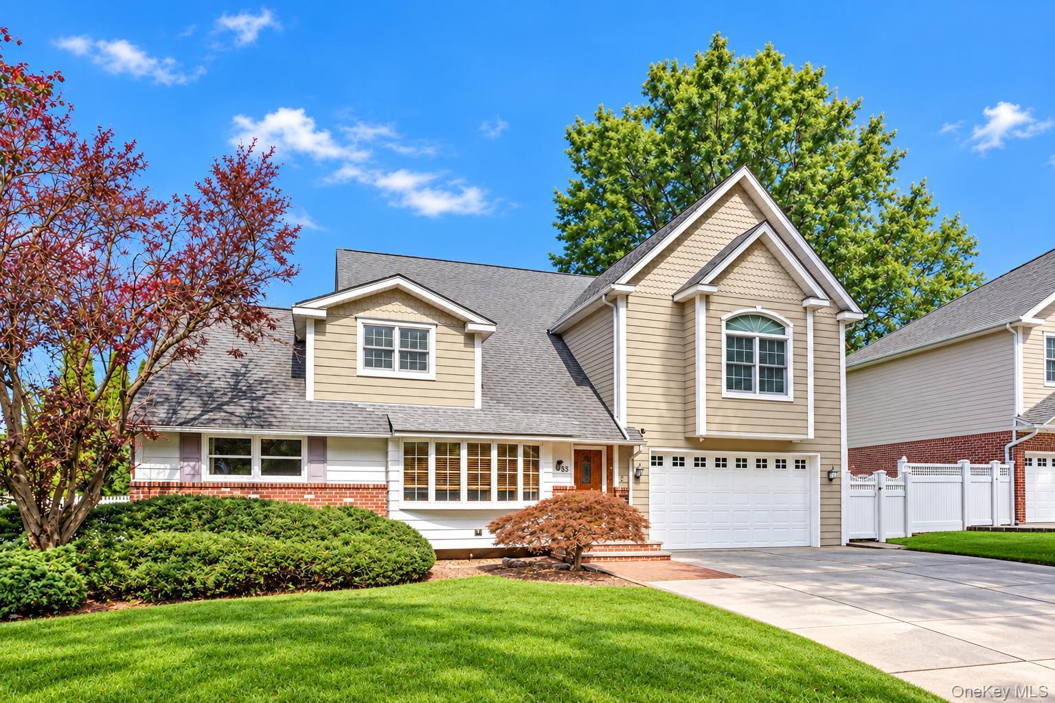 43 North Drive, Westbury