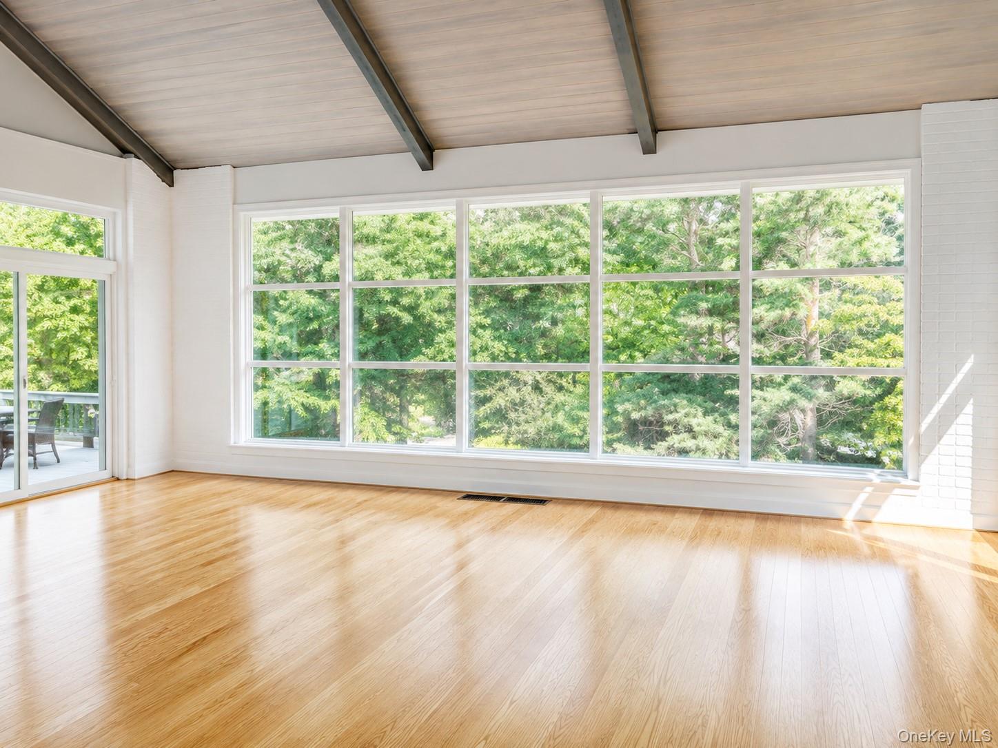 39 Upper Drive — photo 2