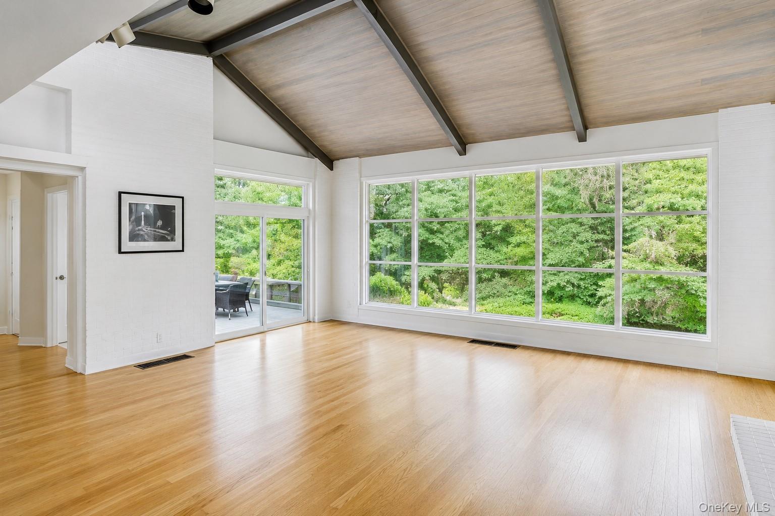39 Upper Drive — photo 3