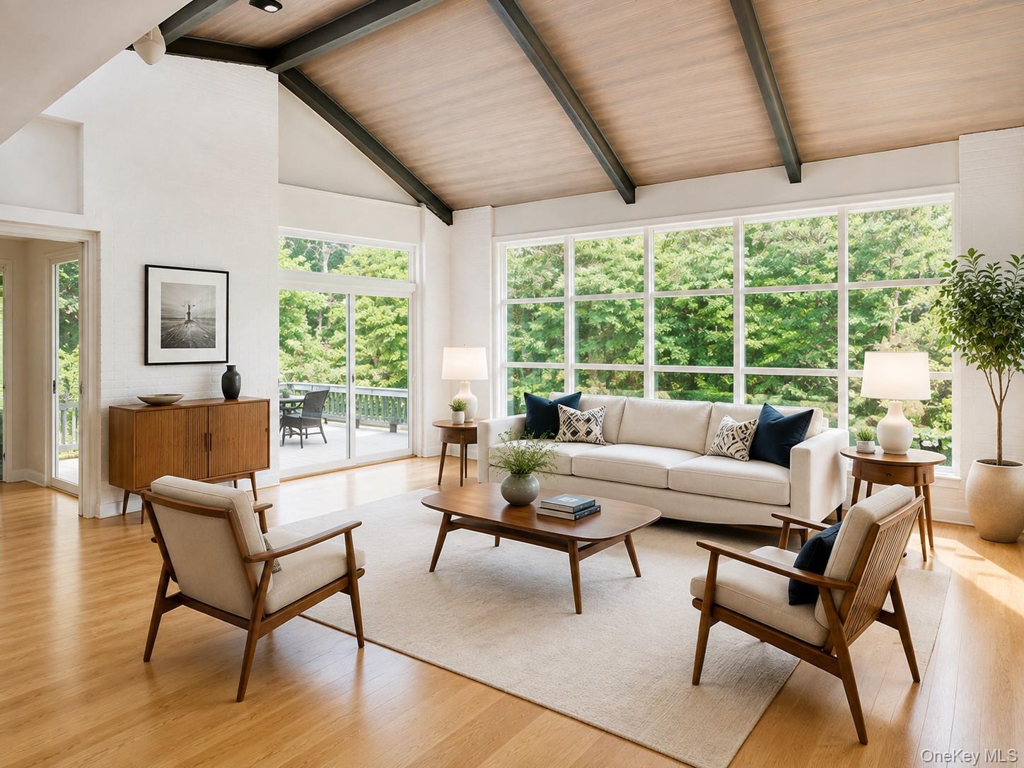 39 Upper Drive, Huntington Bay