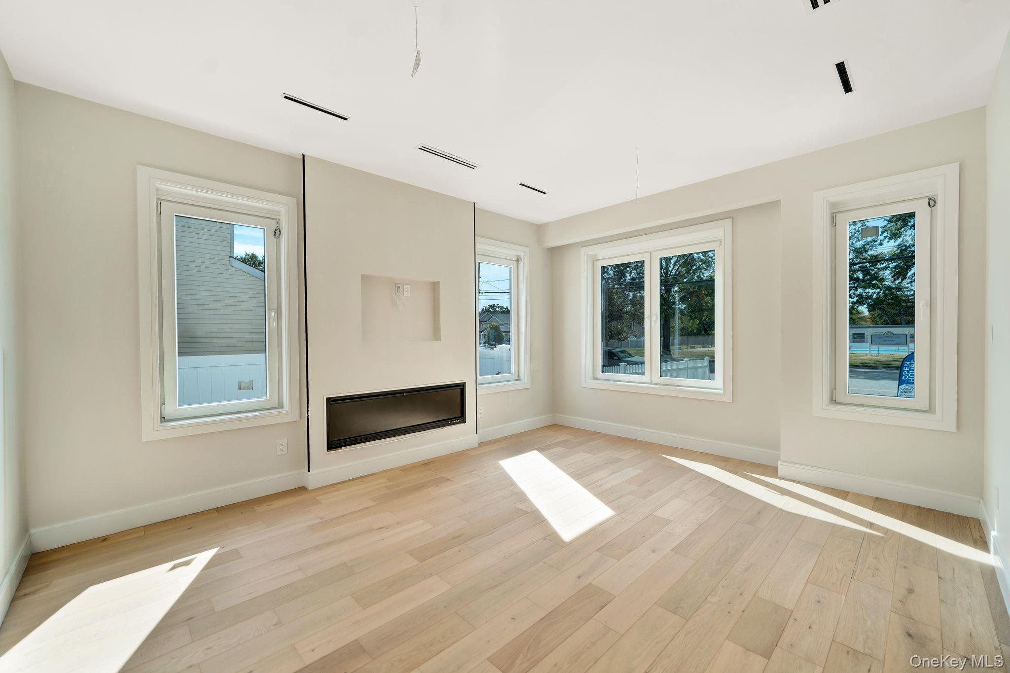 748 Carman Avenue — photo 12