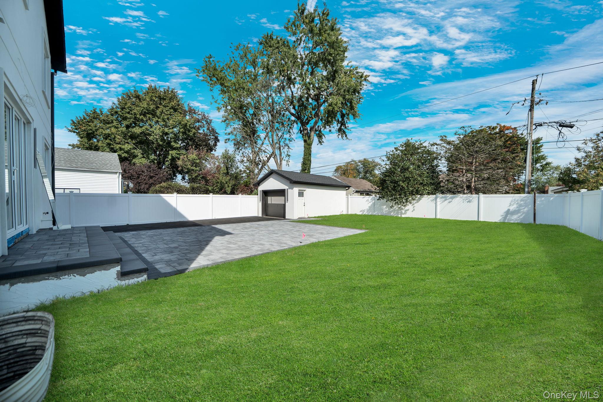 748 Carman Avenue — photo 47