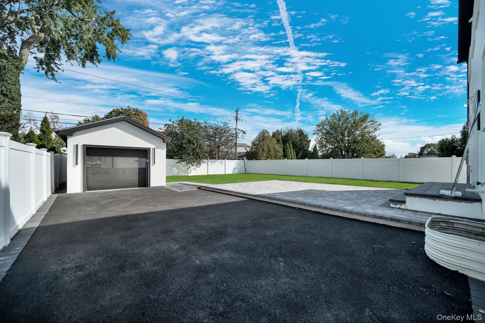 748 Carman Avenue — photo 48