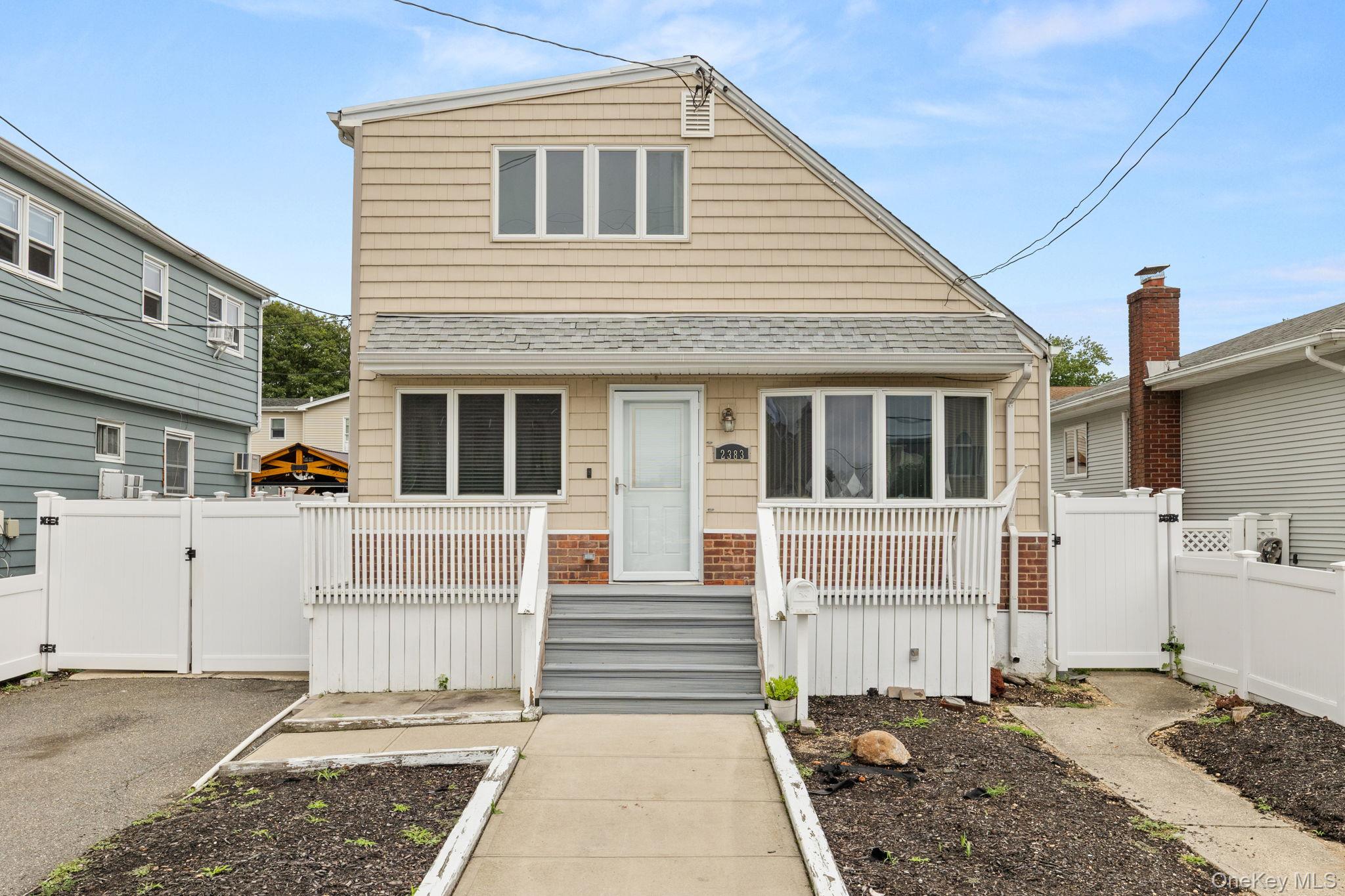 2383 Riverside Drive — photo 3