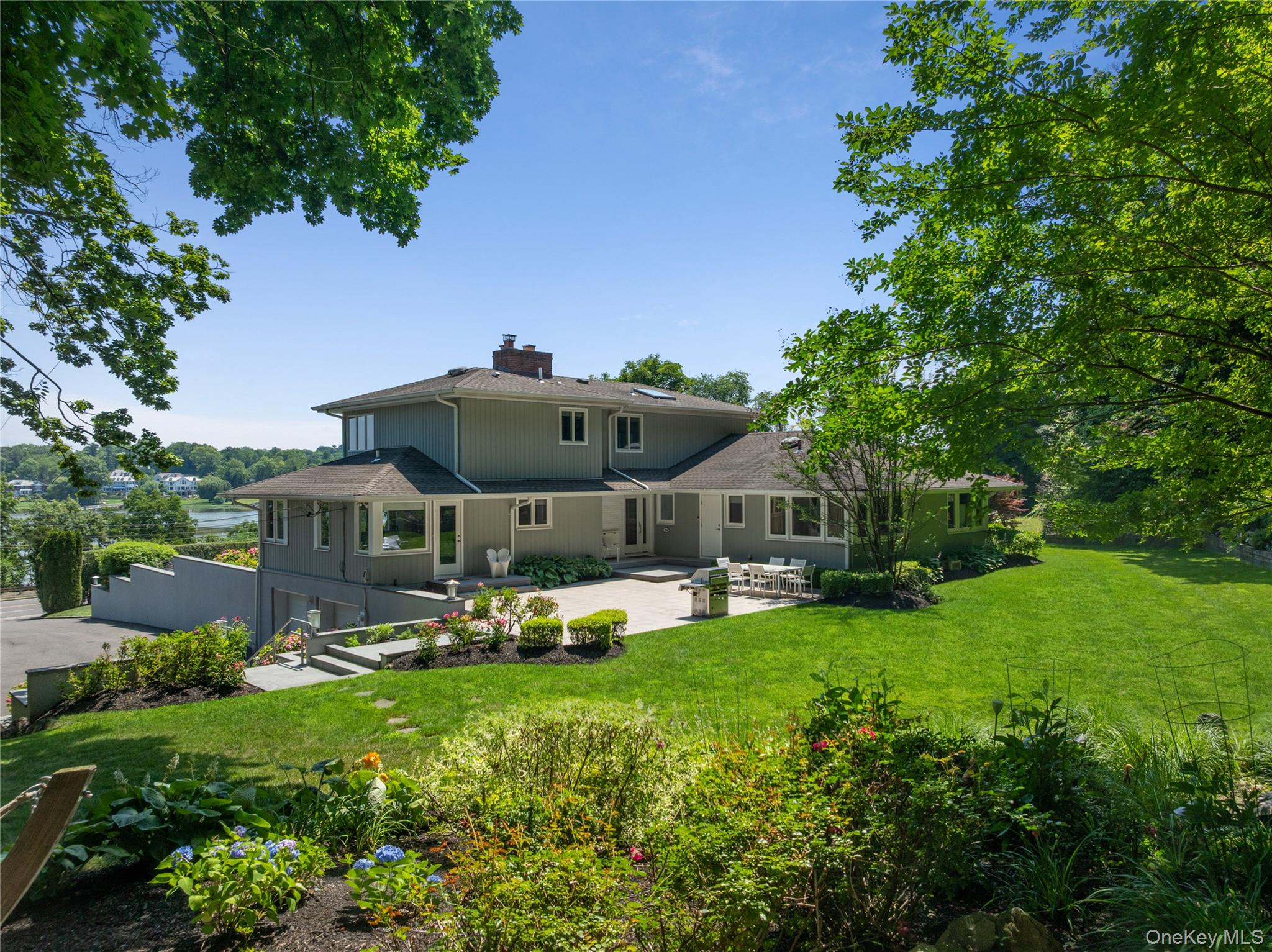 353 Shore Road, Great Neck