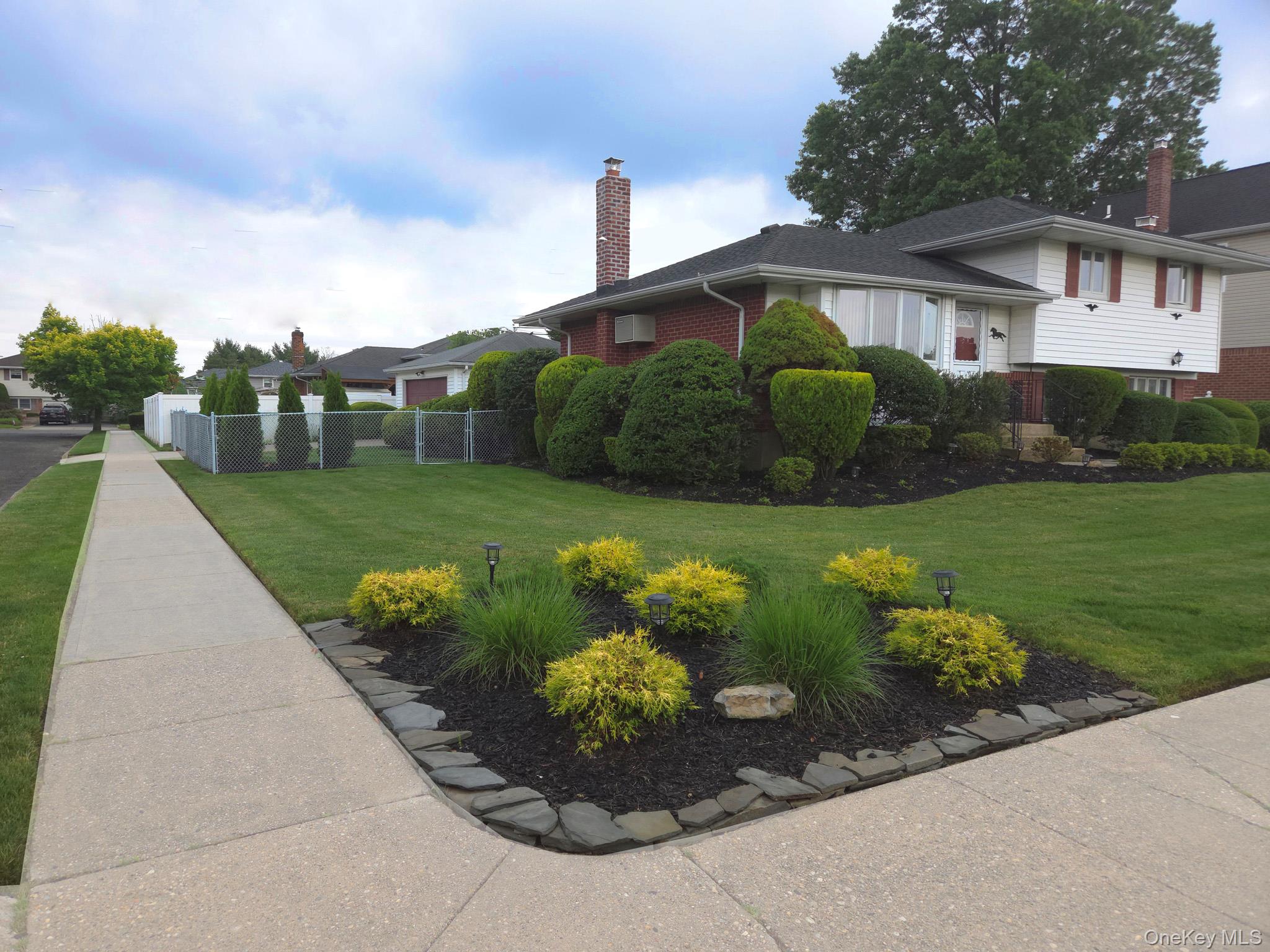 51 Eileen Avenue, Plainview