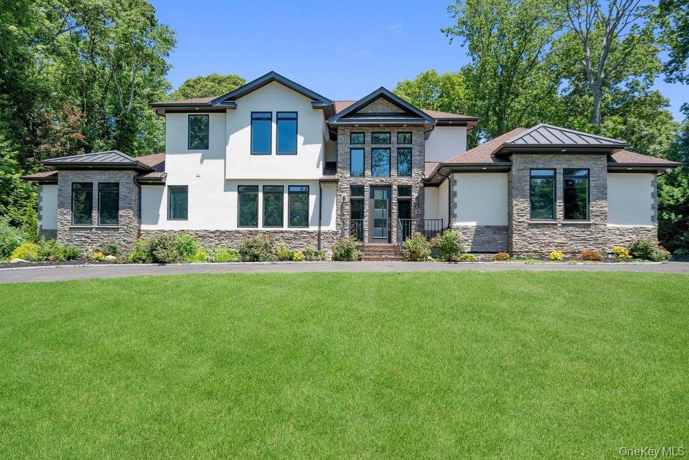 21 Arista Drive, Dix Hills