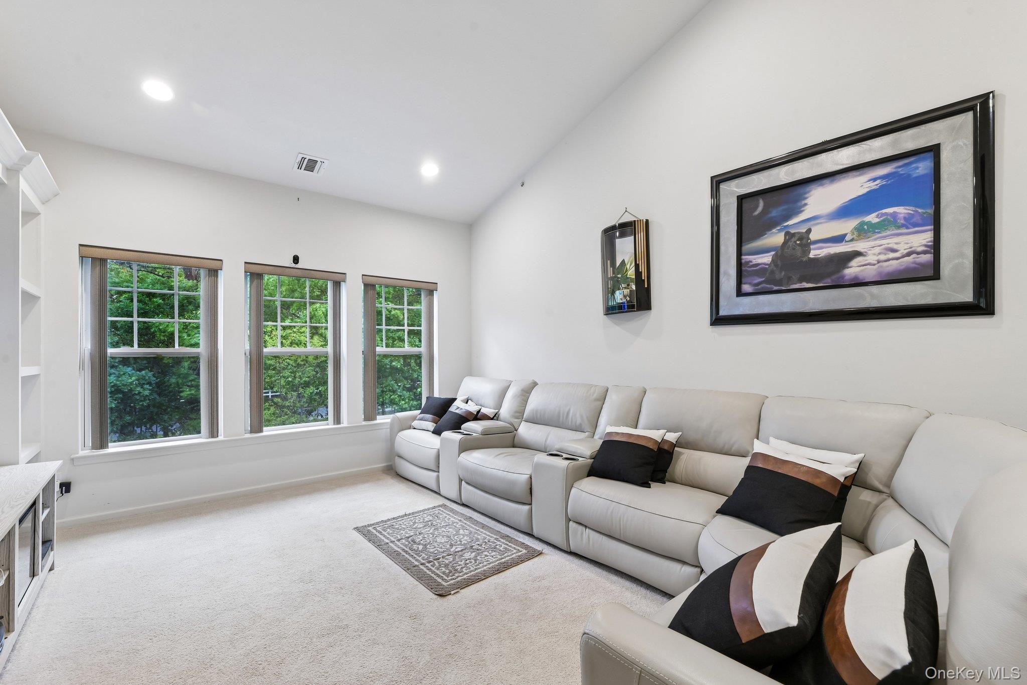33 Greentree Court — photo 4