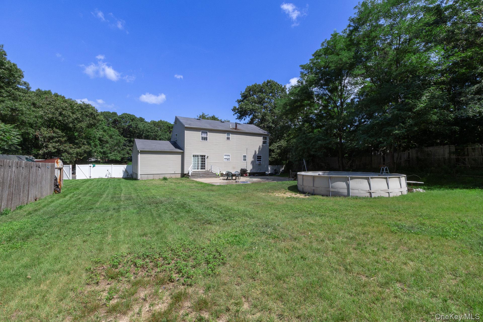 312 Peconic Avenue — photo 30