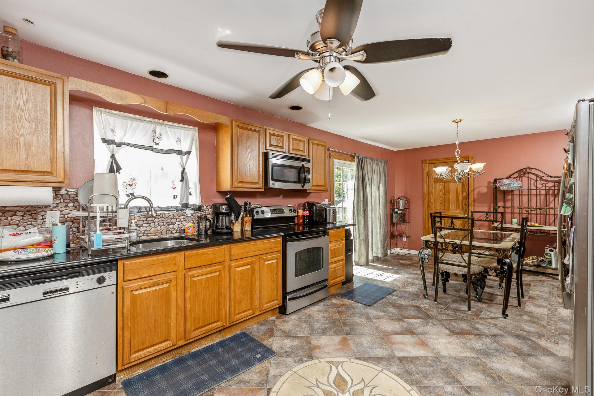312 Peconic Avenue — photo 9