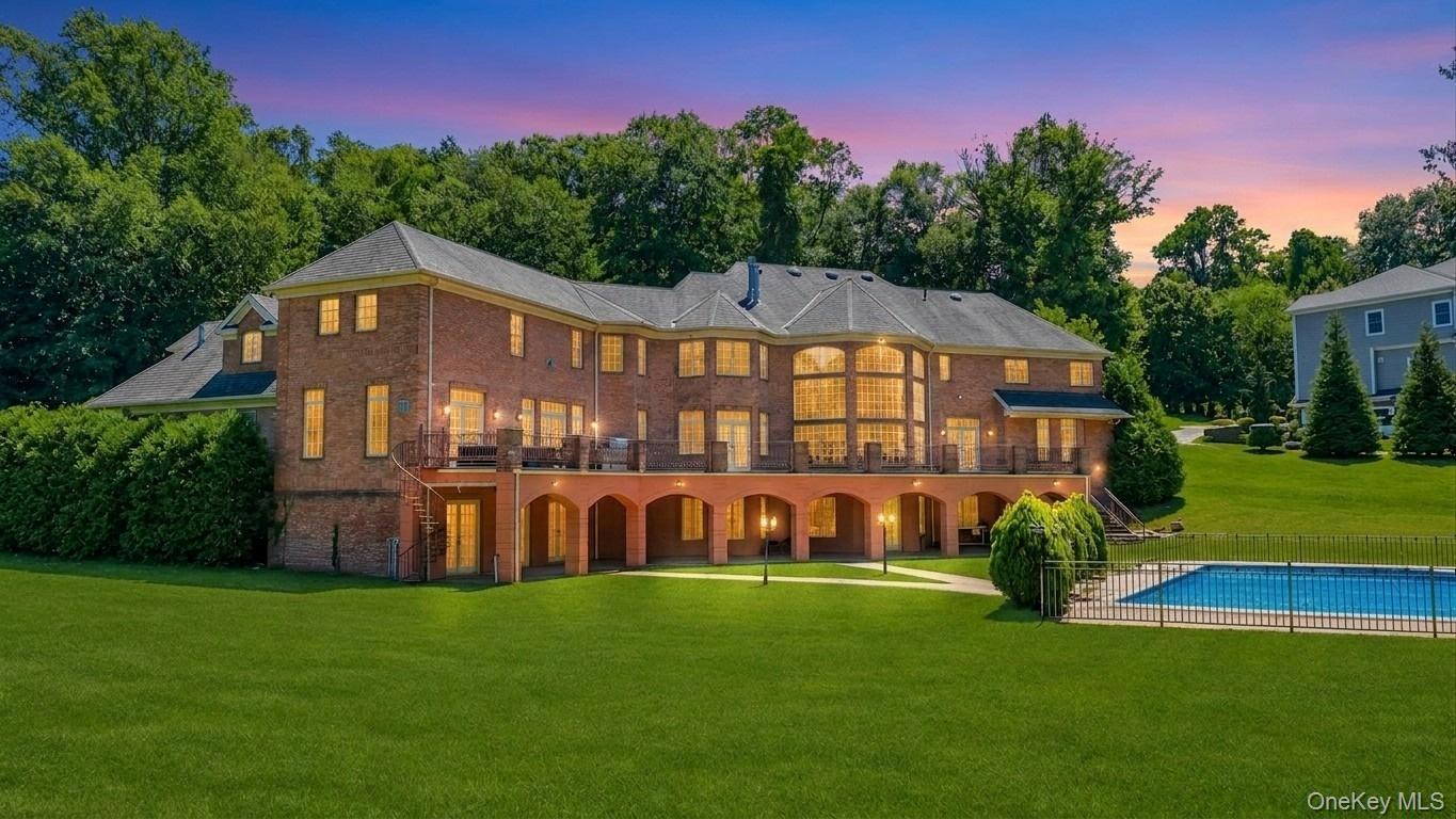 250 Oyster Bay Road — photo 4