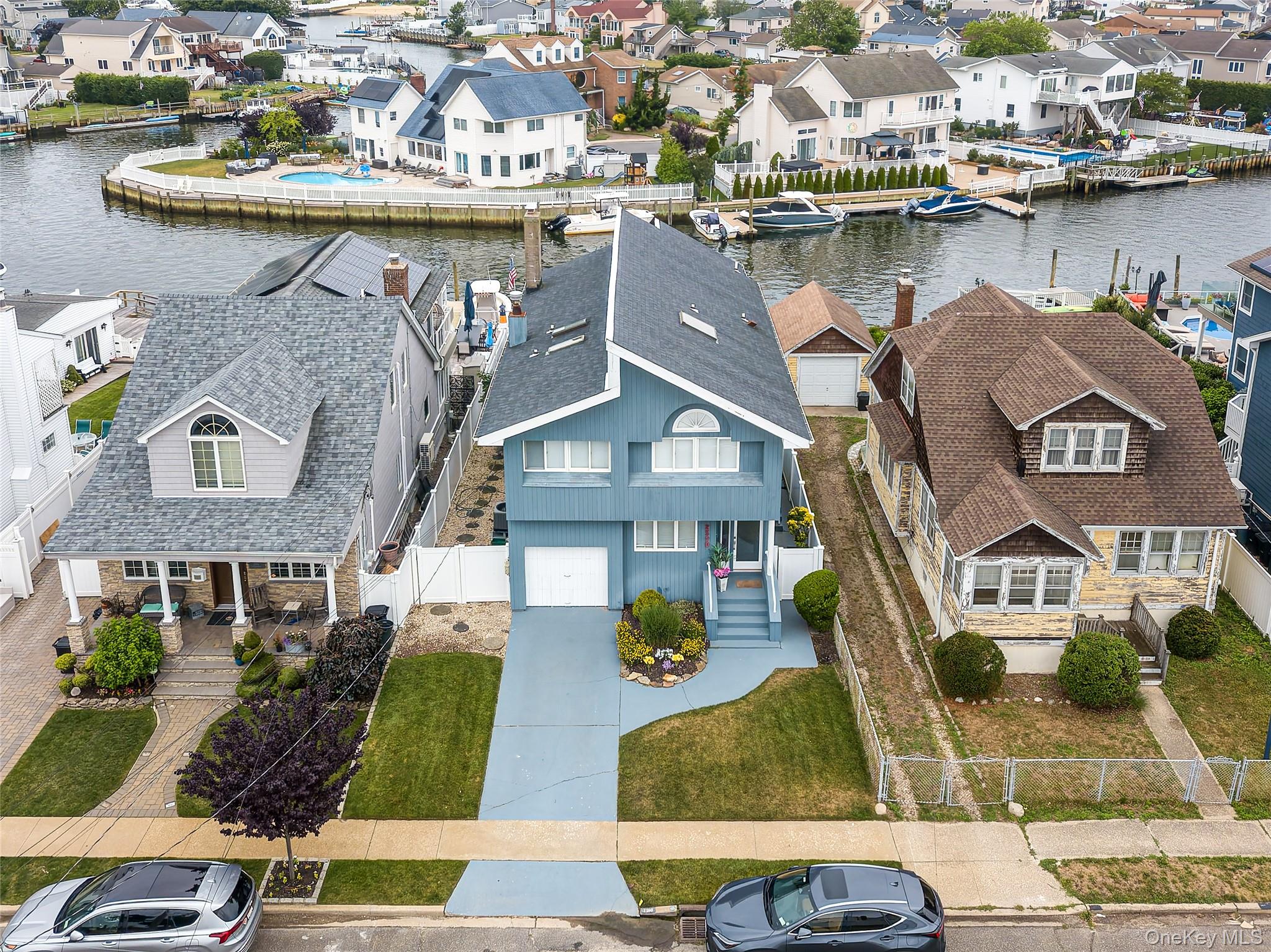 2590 Riverside Drive — photo 2