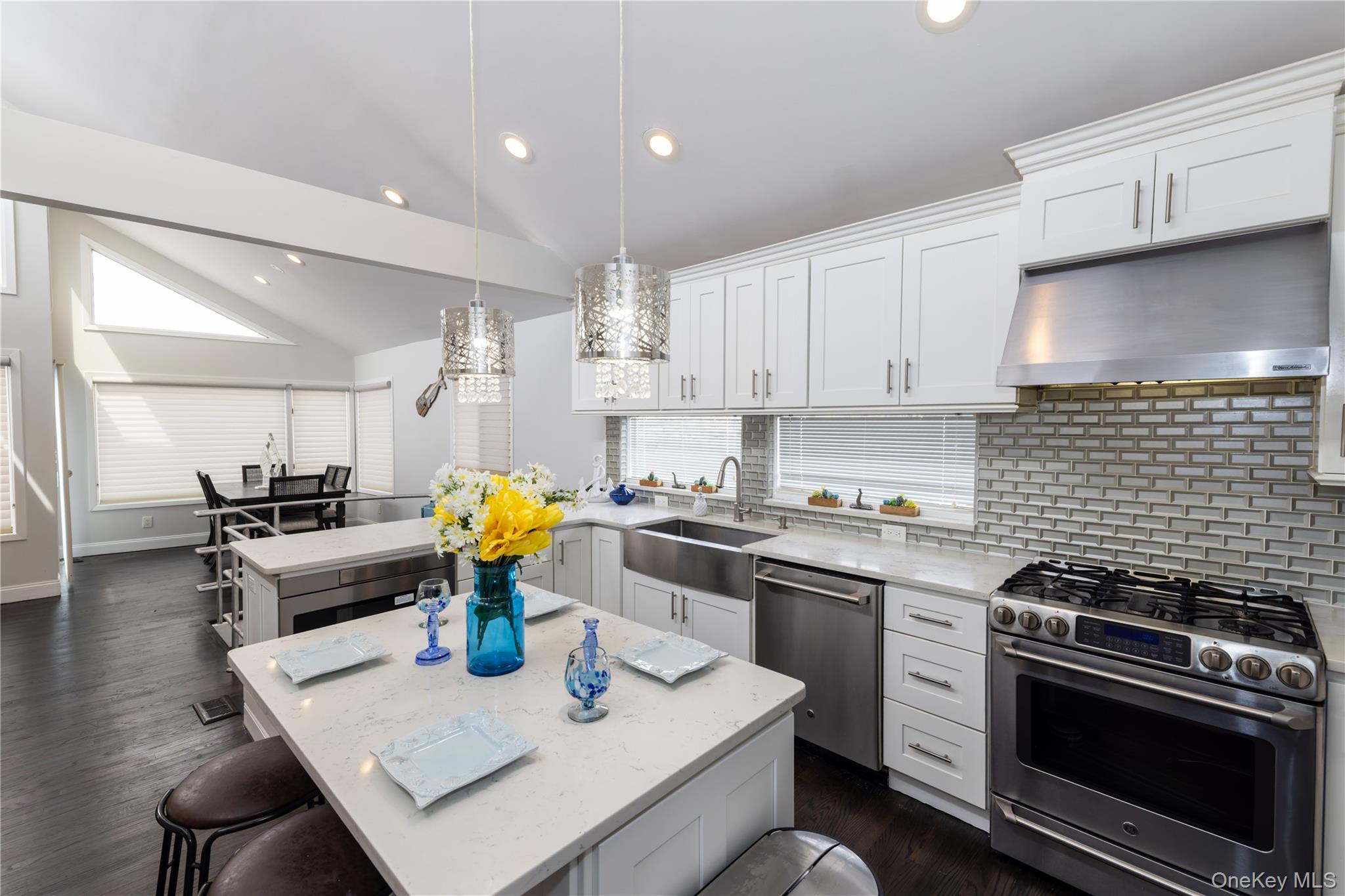 2590 Riverside Drive — photo 5
