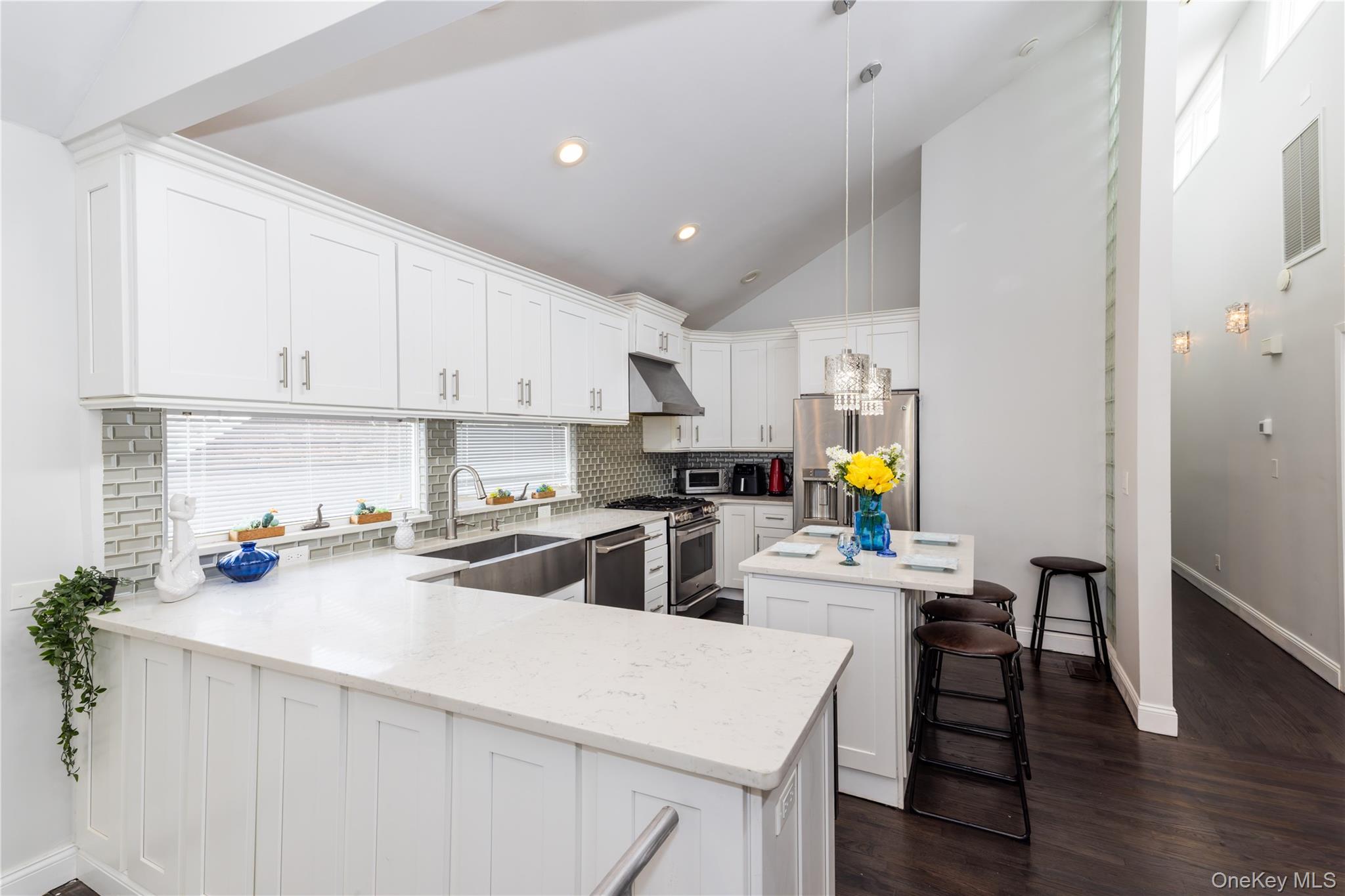 2590 Riverside Drive — photo 6