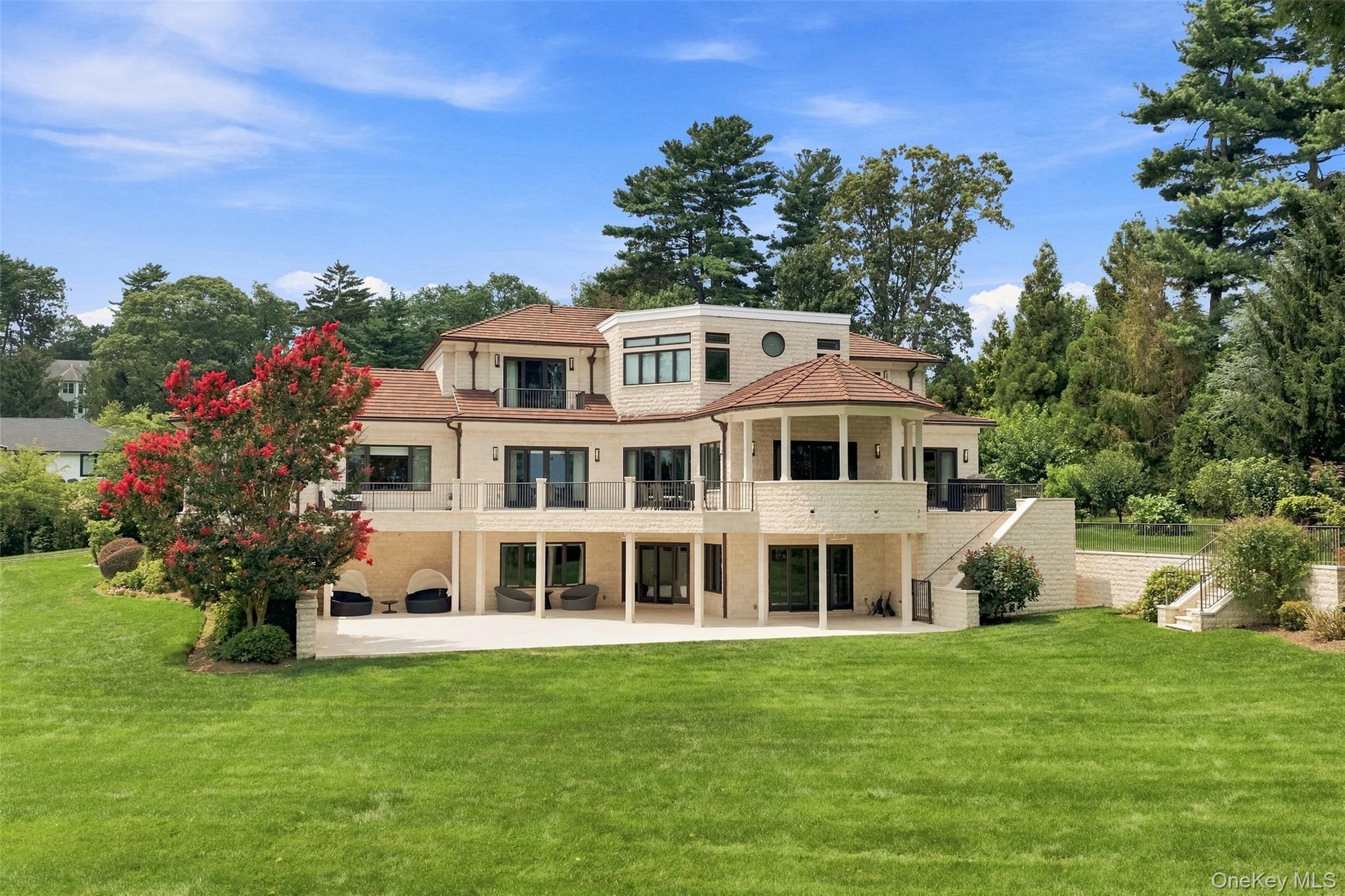 900 Shore Road, Mill Neck