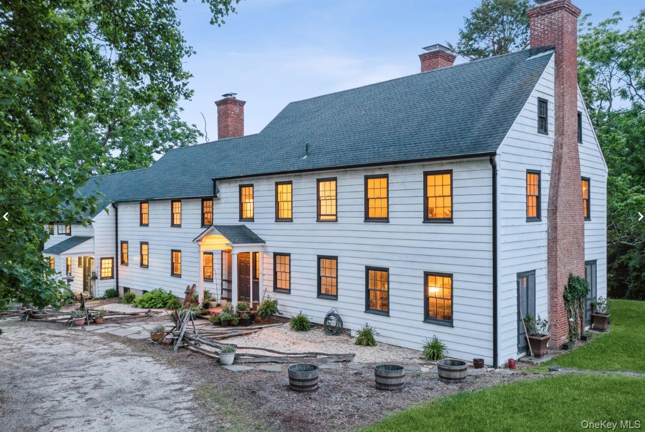 38 Landing Meadow Road, Smithtown