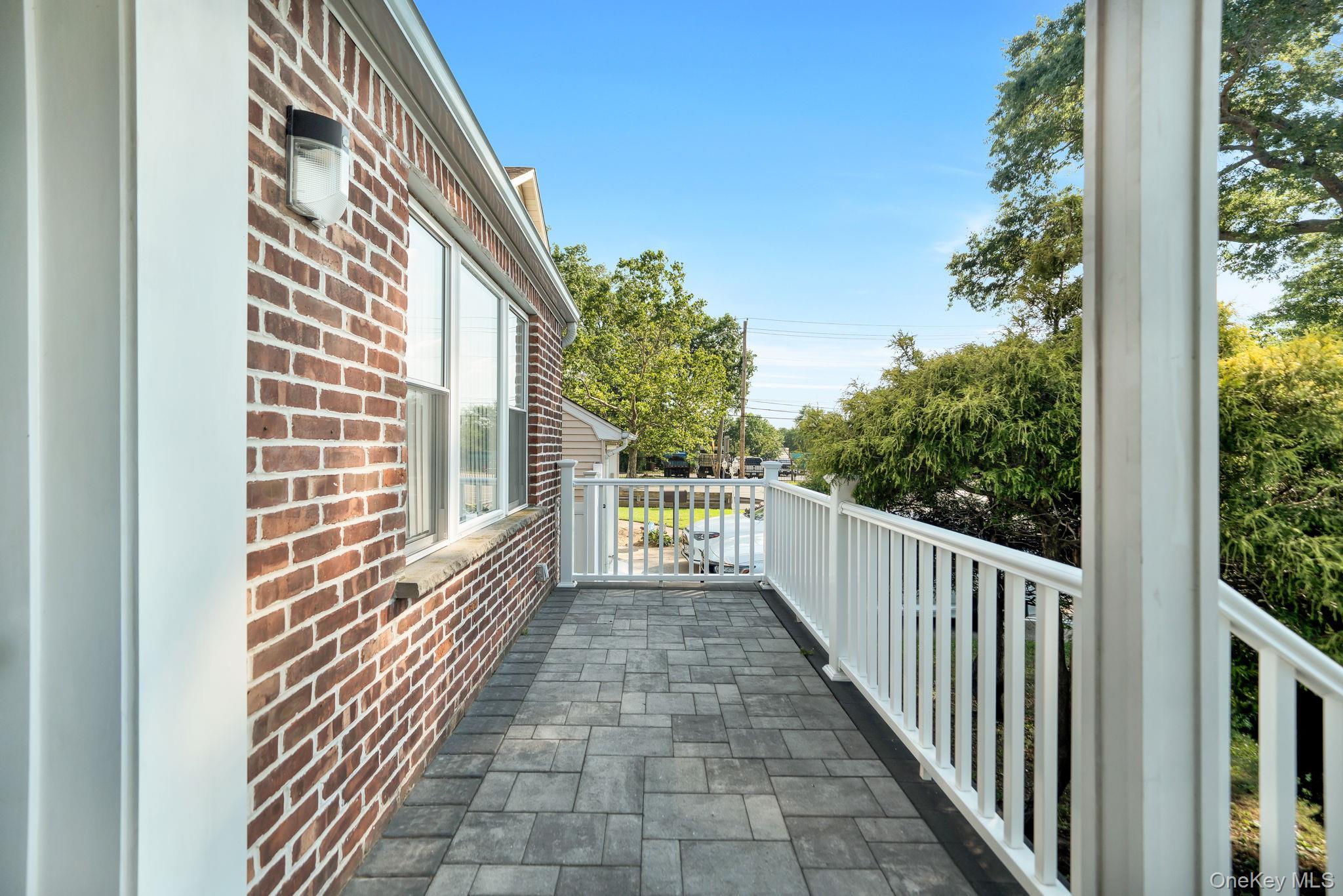 102 Strattford Road — photo 3