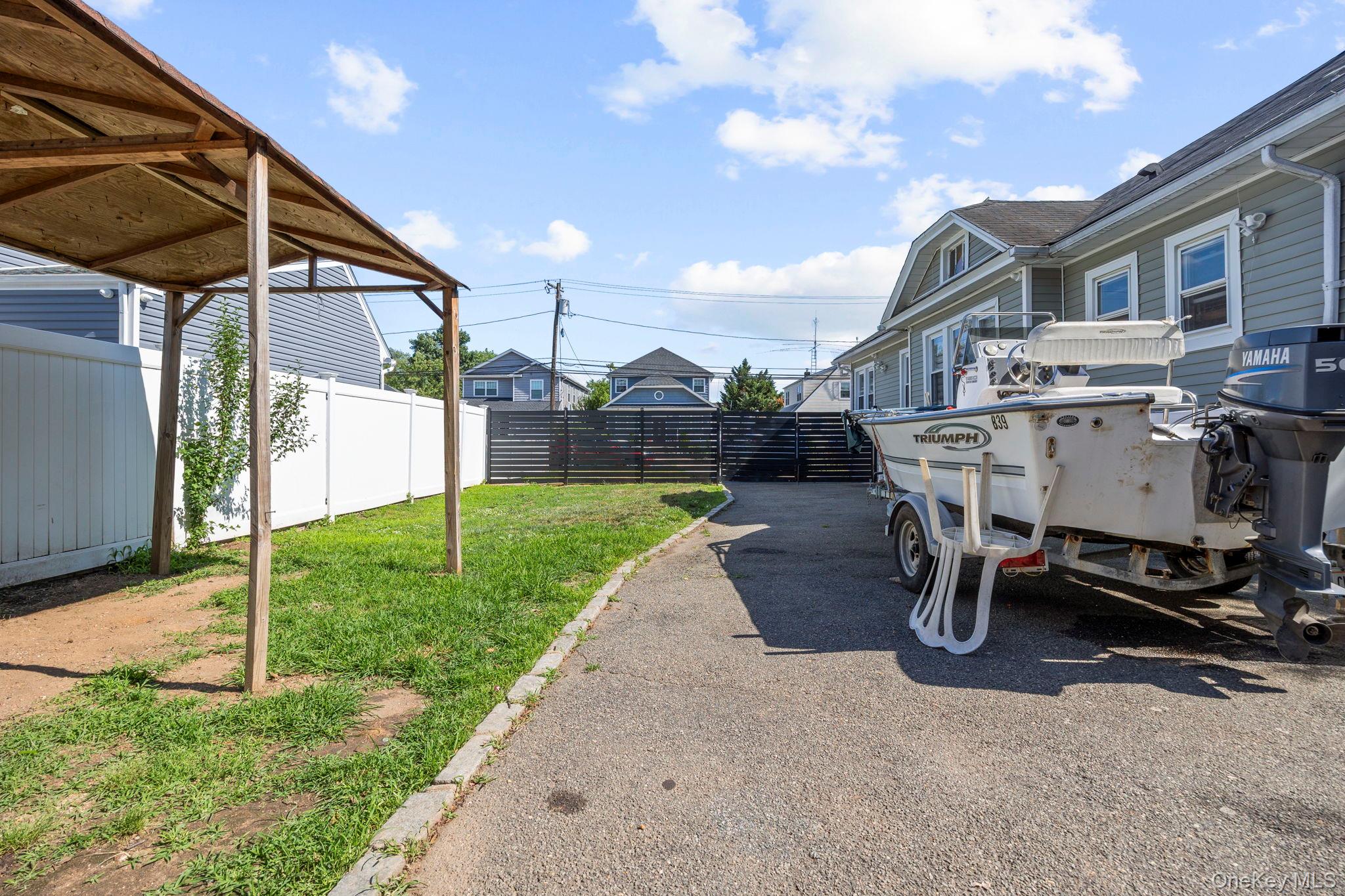 81 Allers Boulevard — photo 18
