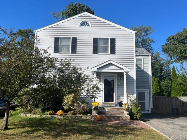27 Rose Street, Islip