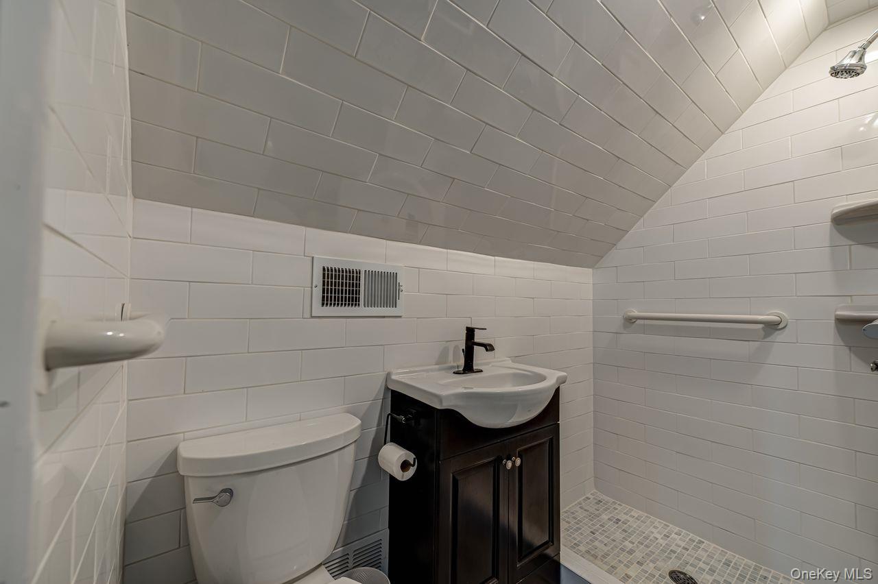 2052 Wilson Lane — photo 16