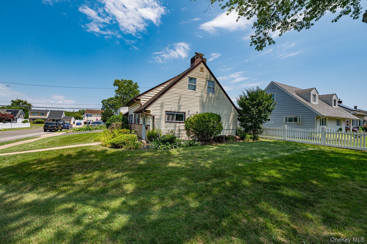 2052 Wilson Lane — photo 4