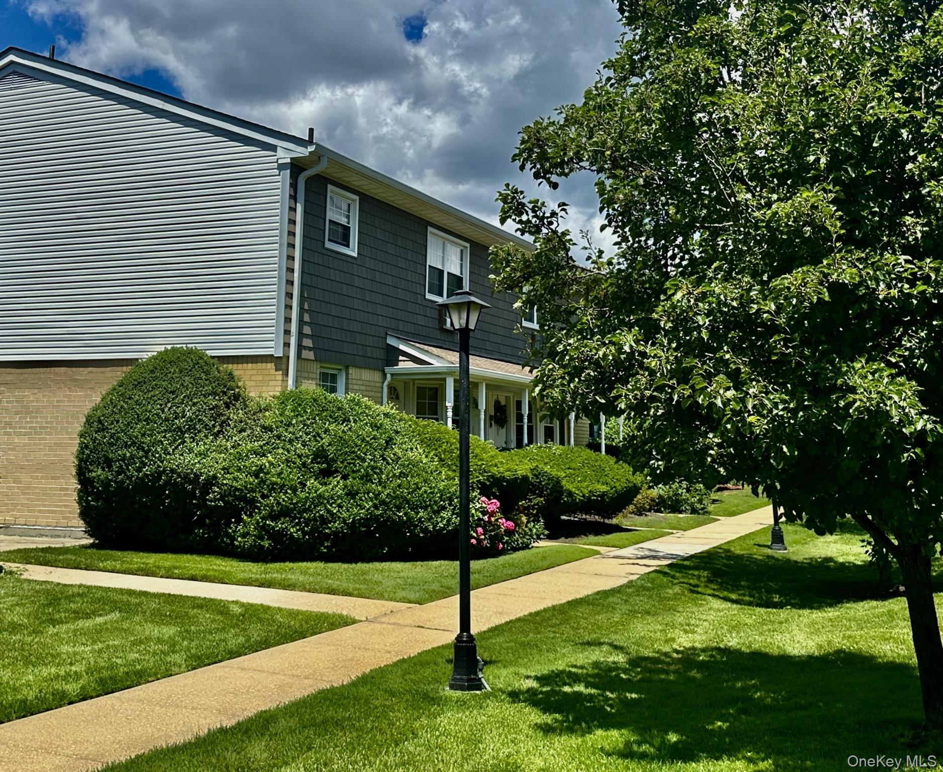 3922 Wilshire Lane #H, Oakdale