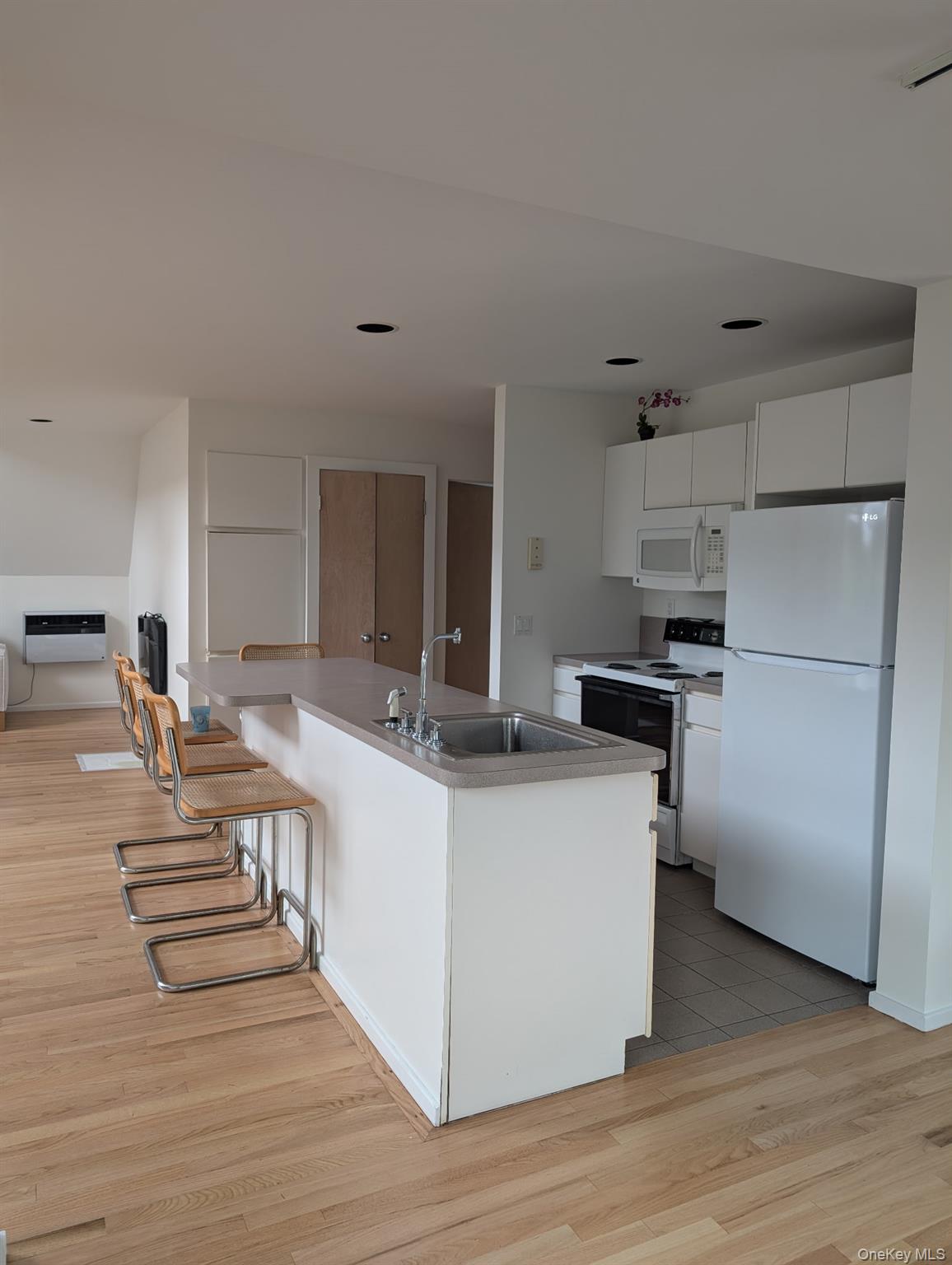 31 Ivy Avenue — photo 2