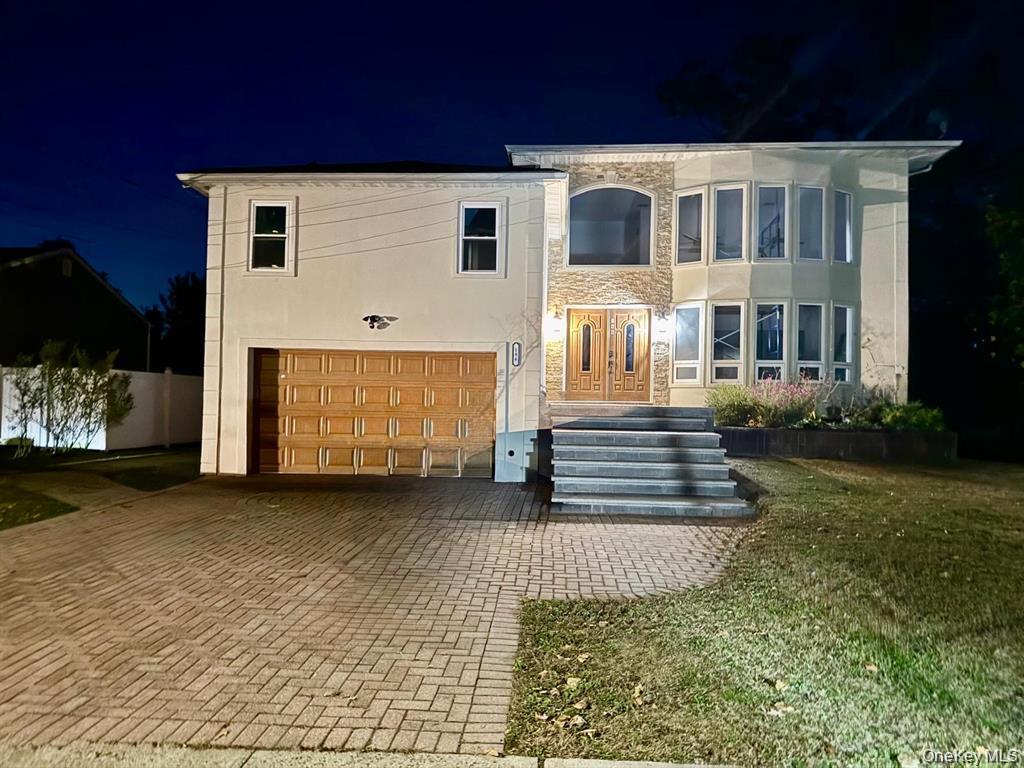 186 Pennywood Avenue, Roosevelt