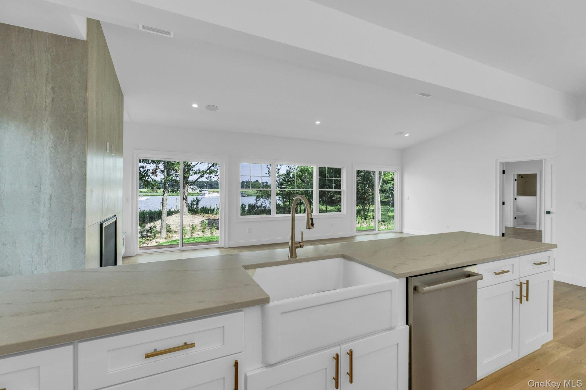 255 Peconic Bay Boulevard — photo 10