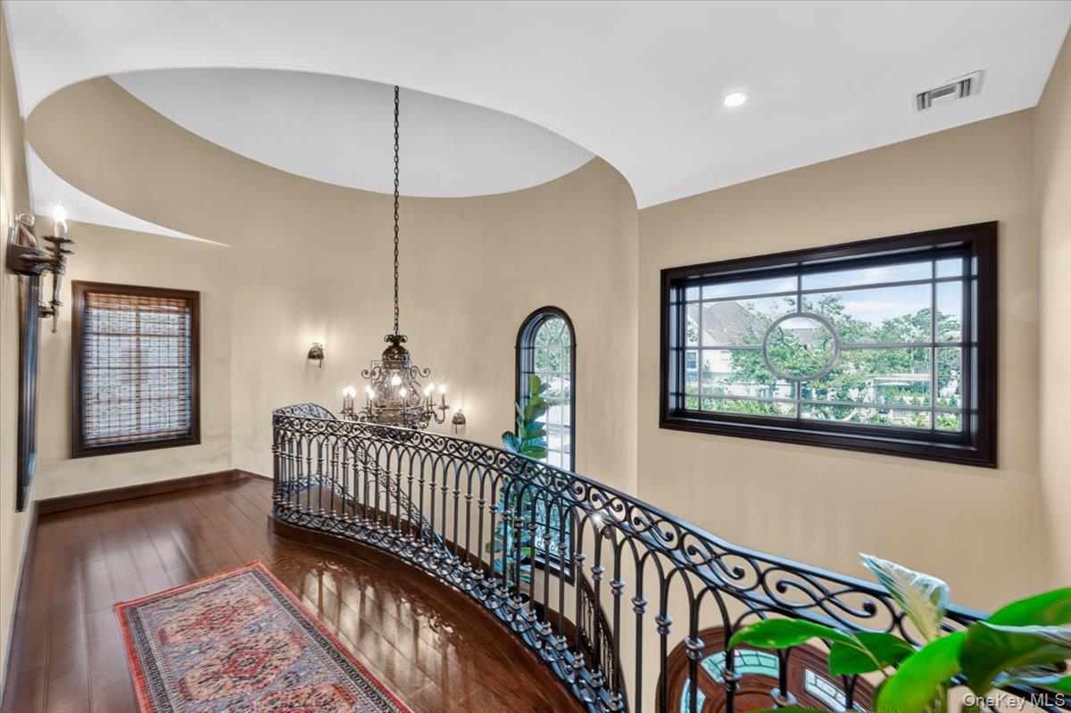 81 Montgomery Boulevard — photo 15