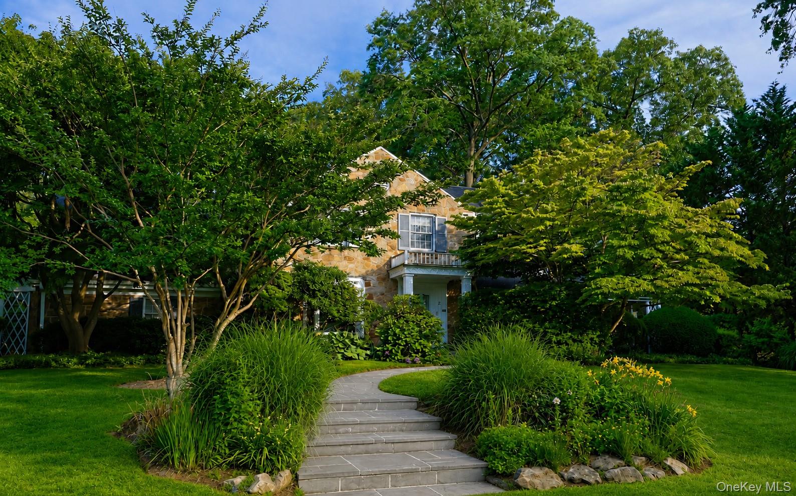 2 Woods Road, Great Neck