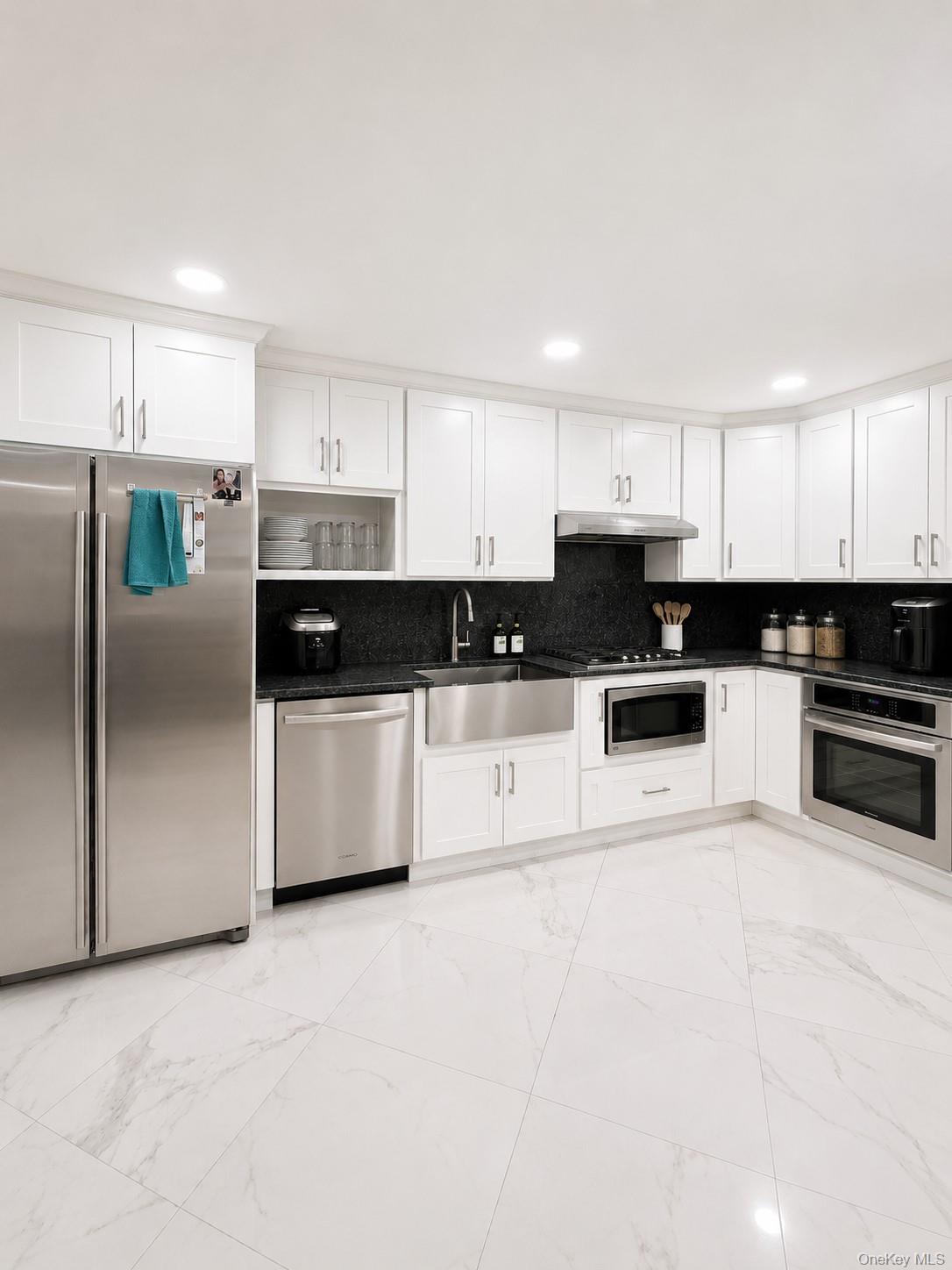 886 Woodmere Drive — photo 11