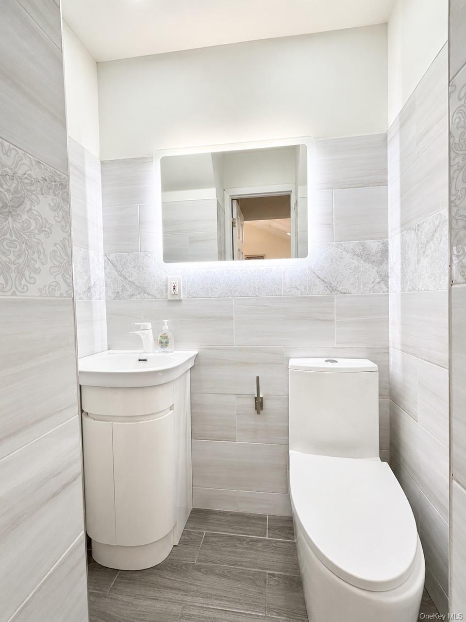 886 Woodmere Drive — photo 14
