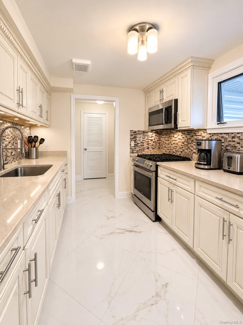 886 Woodmere Drive — photo 30