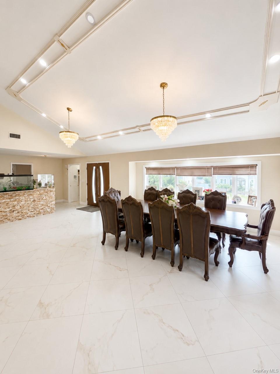 886 Woodmere Drive — photo 4