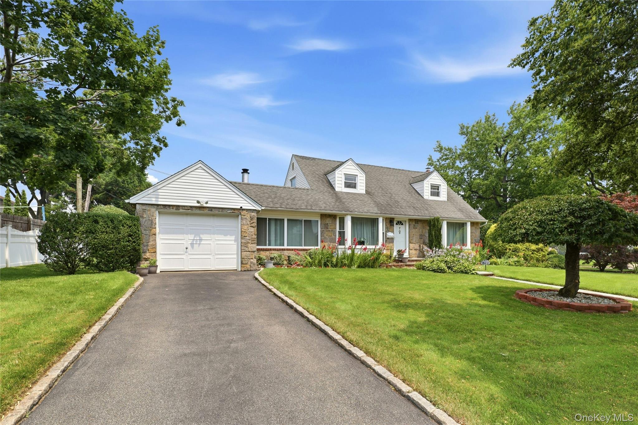 70 Birchwood Drive — photo 2