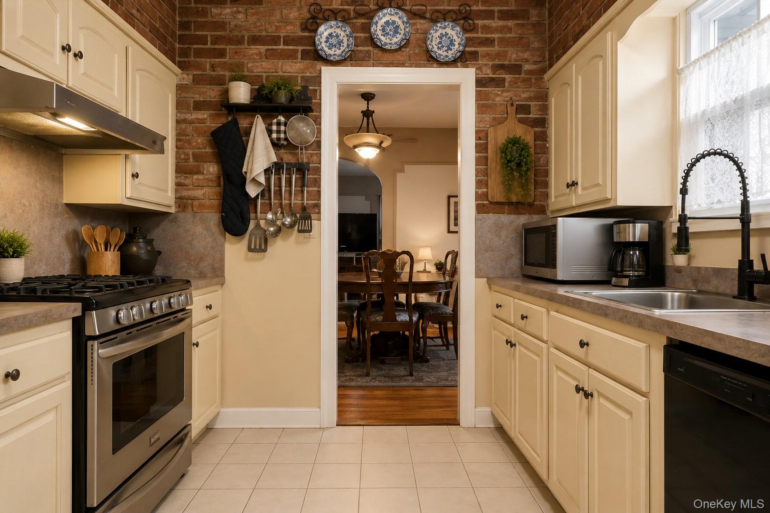 80 Dobson Avenue — photo 14
