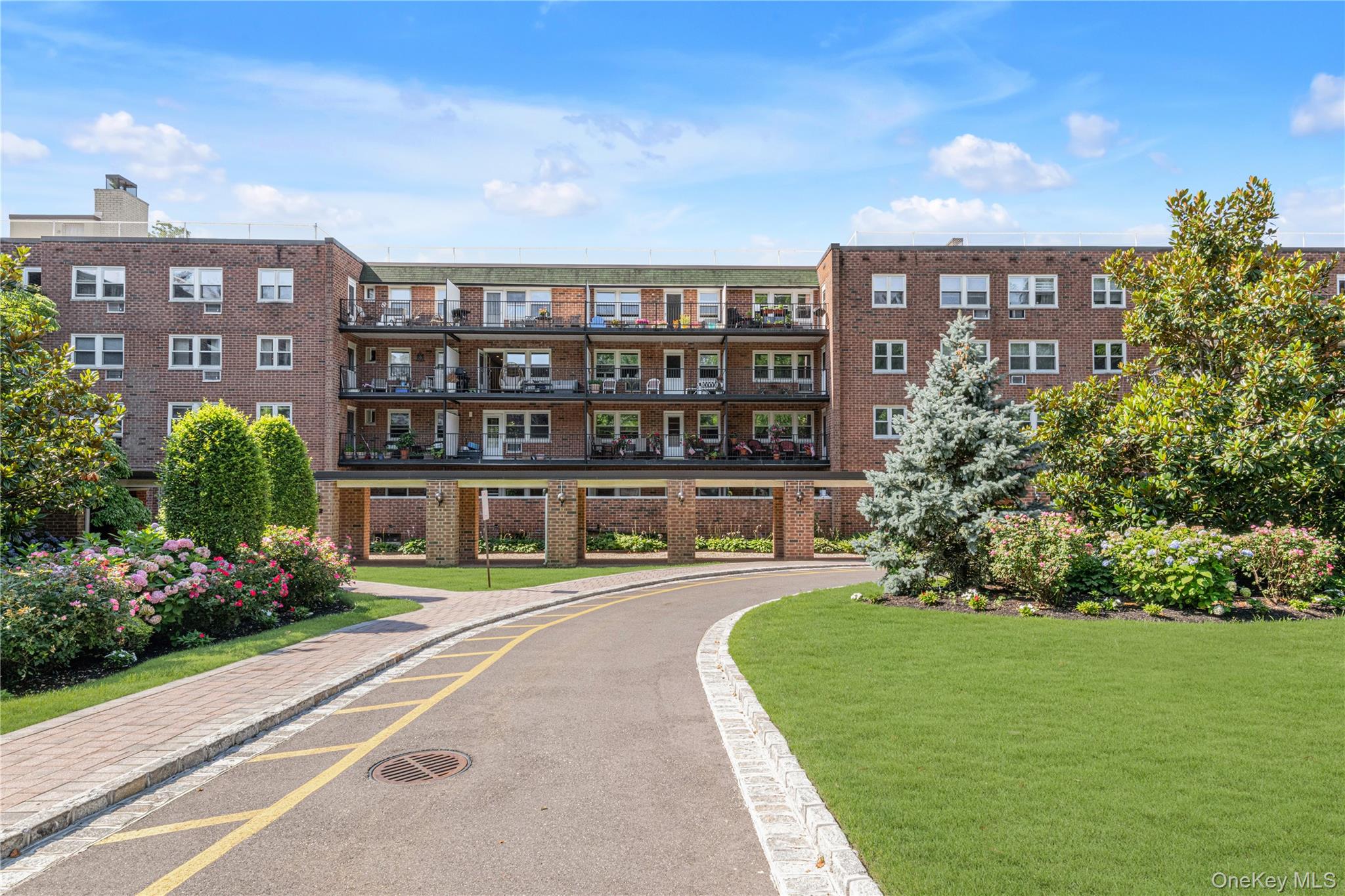 32 Pearsall Avenue #3F, Glen Cove