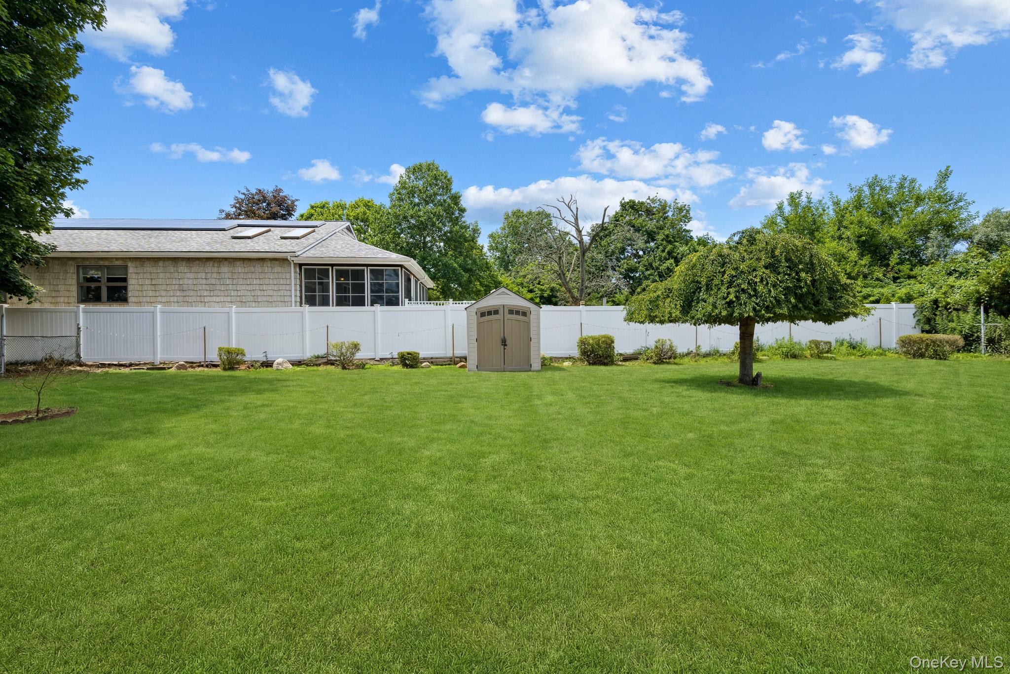 1547 Walt Whitman Road — photo 16