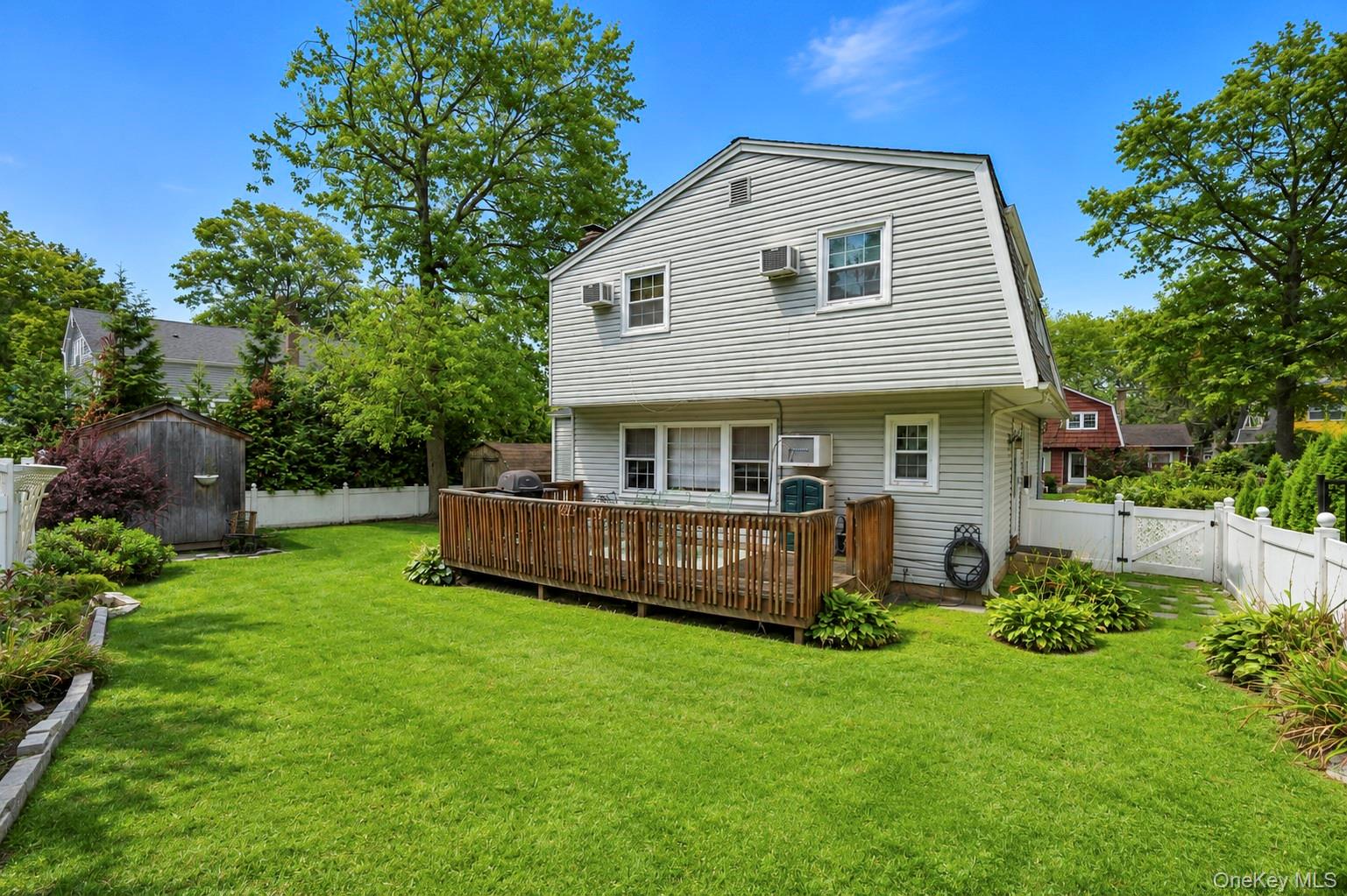 35 Sanford Street — photo 8