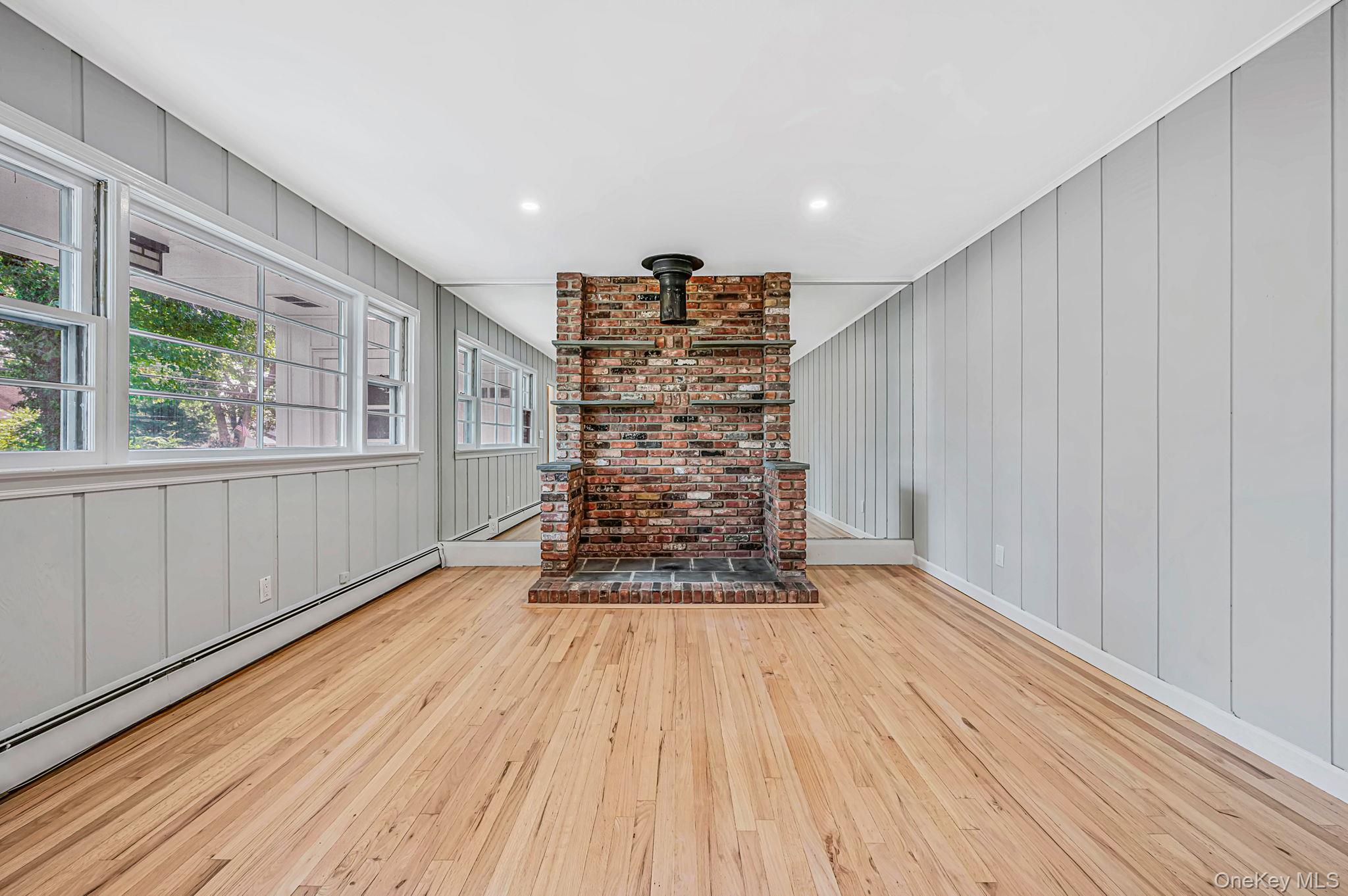 194 Phyllis Drive — photo 4